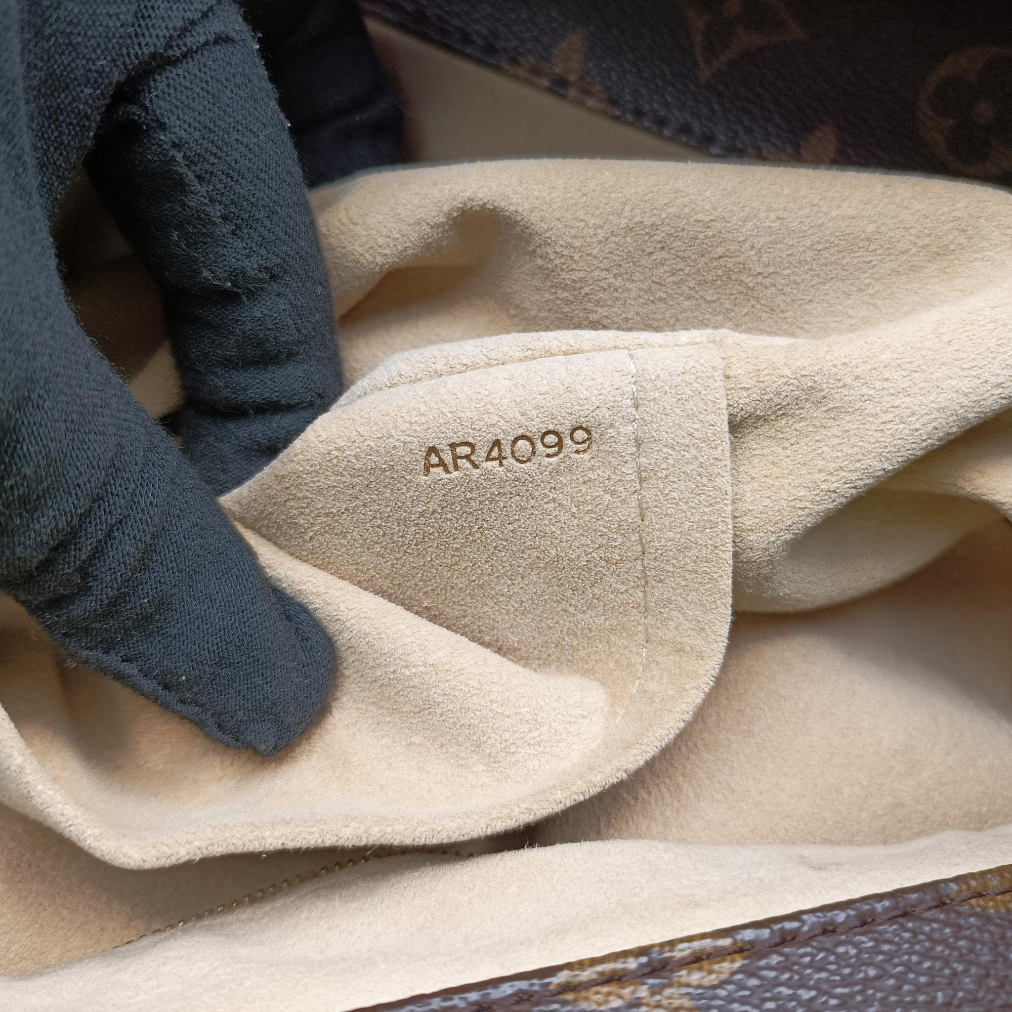 Pre-owned Louis Vuitton ARTSY MM Brown Monogram Canvas M40249 shoulderbag | stylenewstar