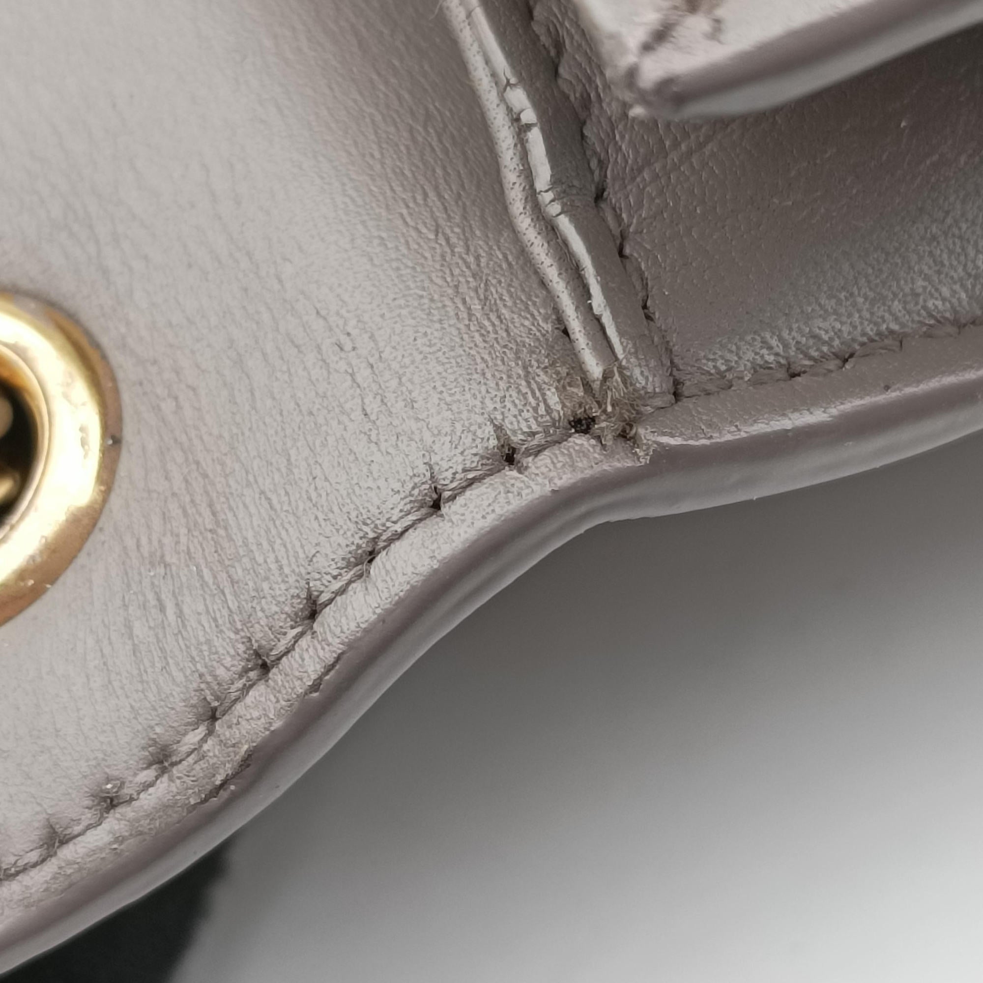 Pre-owned Yves Saint Laurent KATE Grey Leather 354119 shoulderbag | stylenewstar