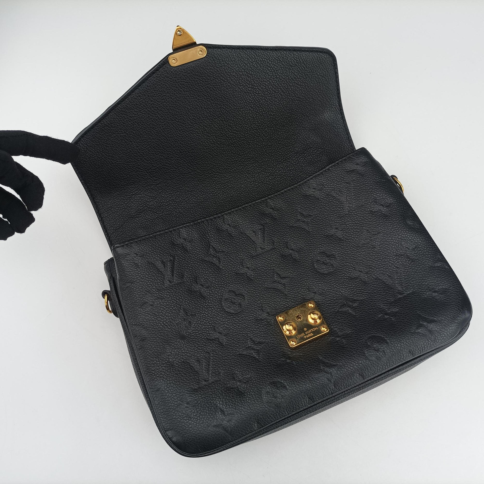 Vintage Louis Vuitton Pochette MeTIS MM Noir Monogram Empreinte M41487 handbag | stylenewstar