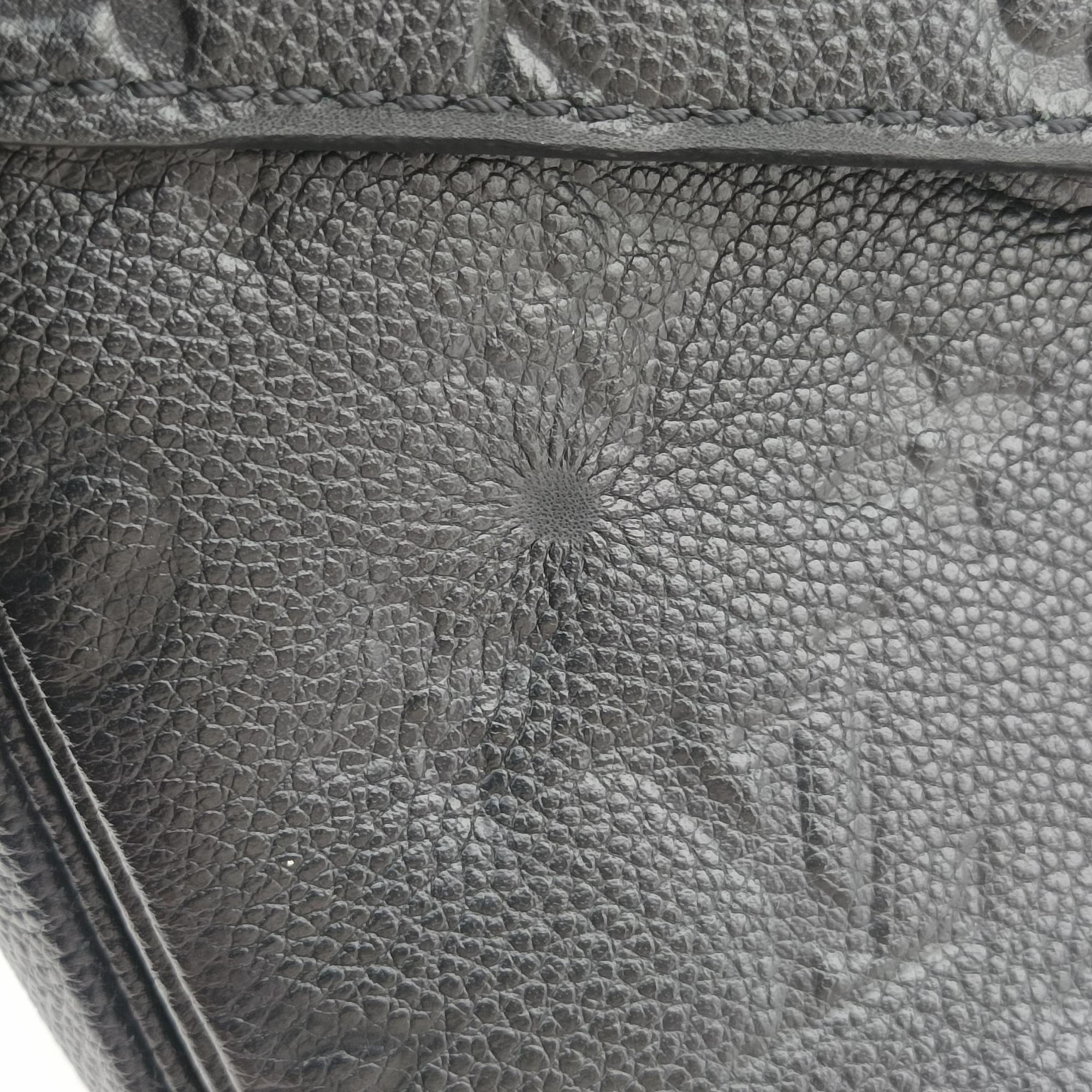 Vintage Louis Vuitton Pochette MeTIS MM Noir Monogram Empreinte M41487 handbag | stylenewstar