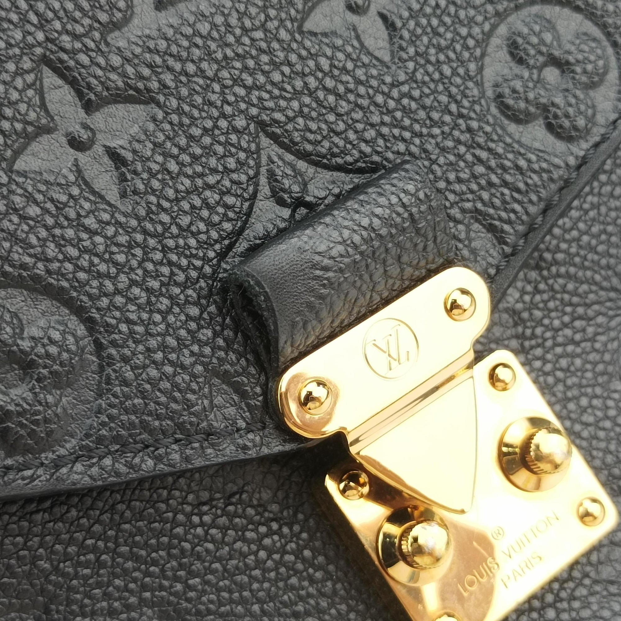 Vintage Louis Vuitton Pochette MeTIS MM Noir Monogram Empreinte M41487 handbag | stylenewstar