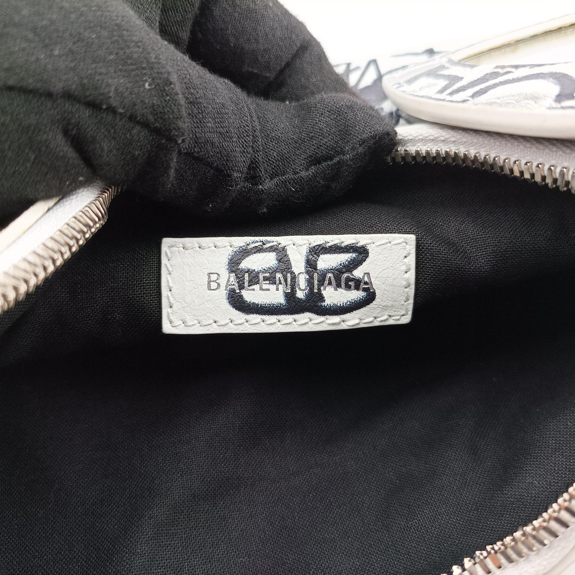 Vintage Balenciaga Le Cagole White × Black lambskin  shoulderbag | stylenewstar
