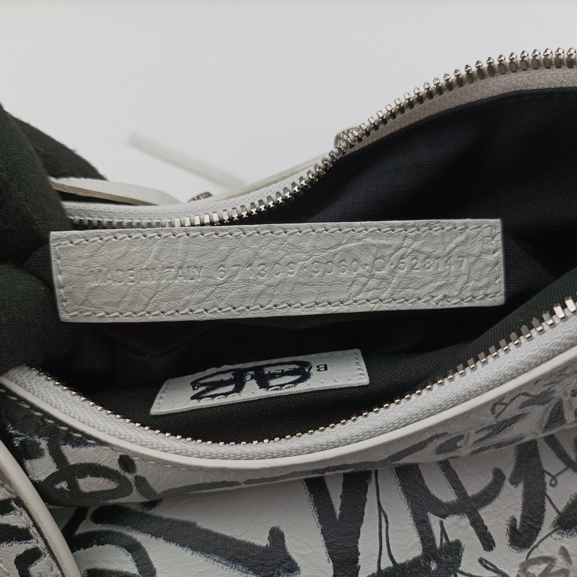 Vintage Balenciaga Le Cagole White × Black lambskin  shoulderbag | stylenewstar