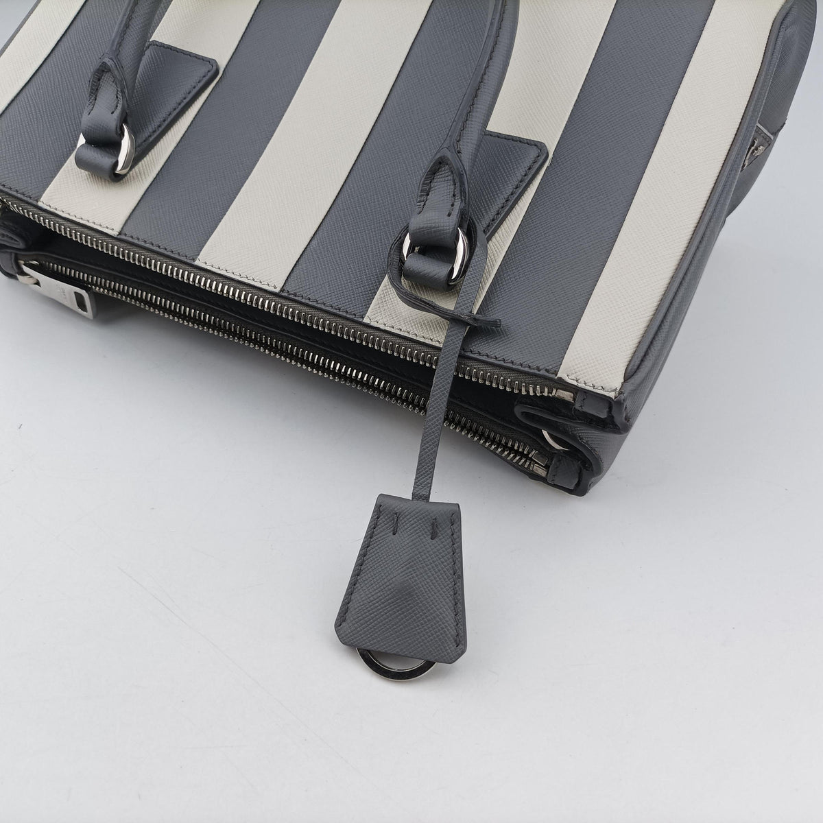 Vintage Prada Galleria White× Gray Saffiano Leather  shoulderbag | stylenewstar