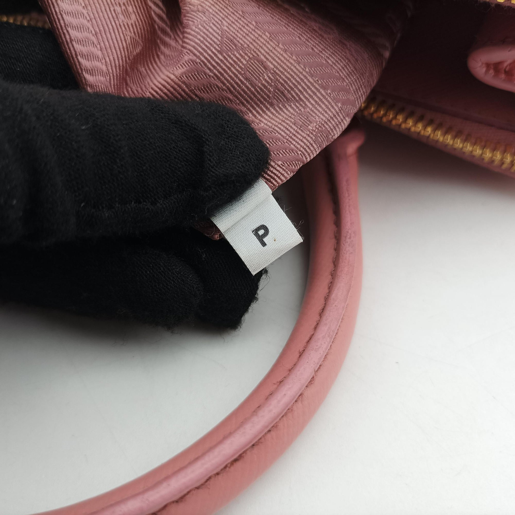Pre-owned Prada Galleria Pink SAFFIANO Leather BN1786 shoulderbag | stylenewstar