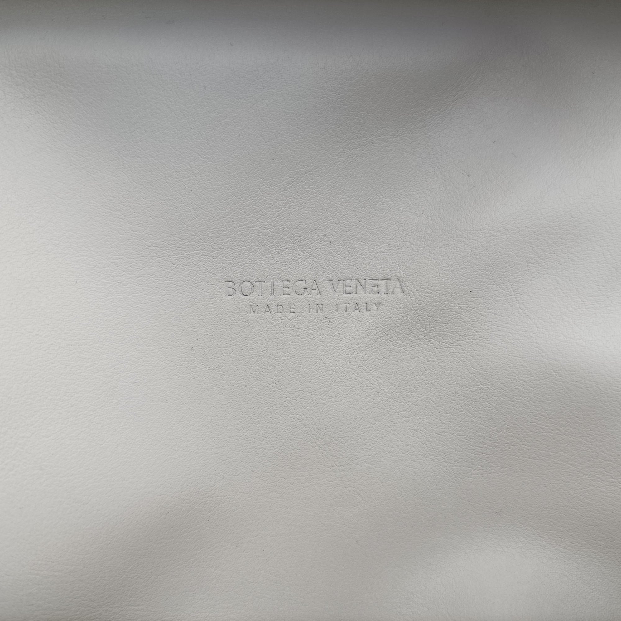 Pre-owned Bottega Veneta THE Chain Pouch White lambskin  shoulderbag | stylenewstar