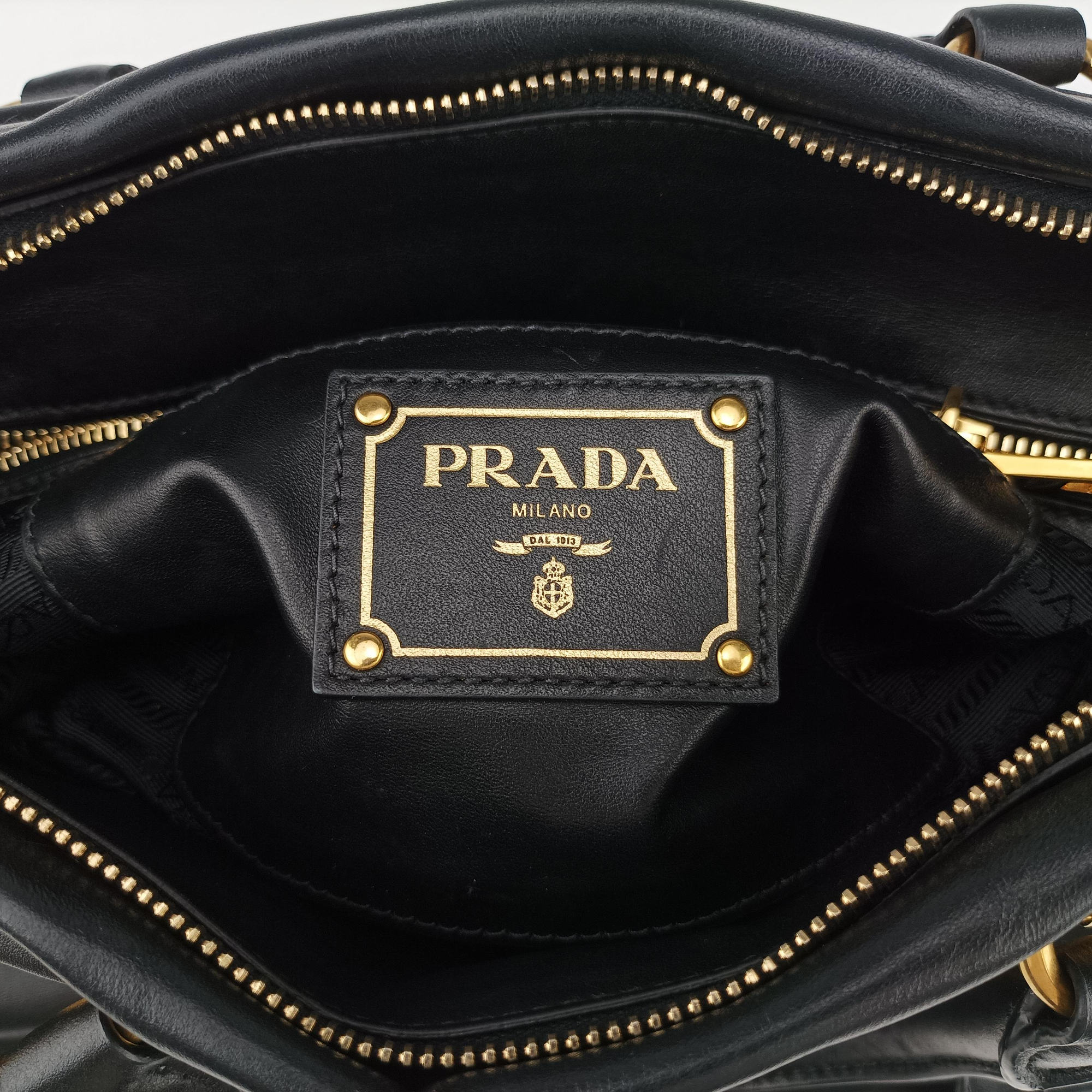 Secondhand Prada Vitello Daino Logo Black Leather BN1903 shoulderbag | stylenewstar
