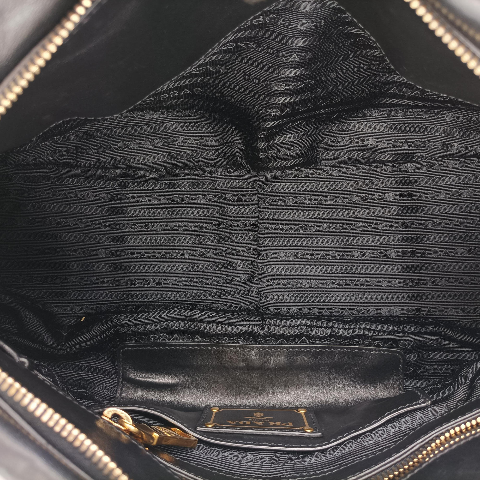 Secondhand Prada Vitello Daino Logo Black Leather BN1903 shoulderbag | stylenewstar