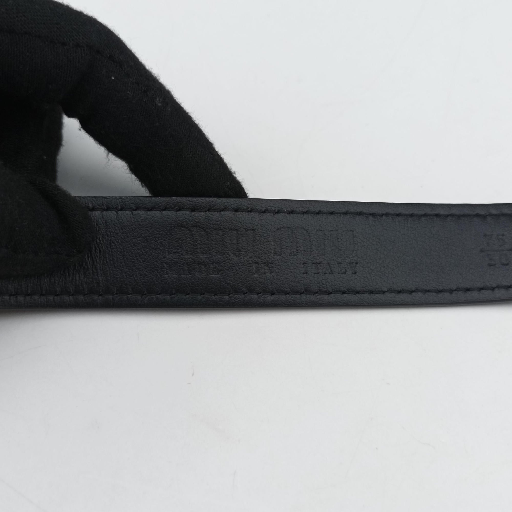 Secondhand Miu Miu Logo belt Black leather  bum bag/waist bag | stylenewstar