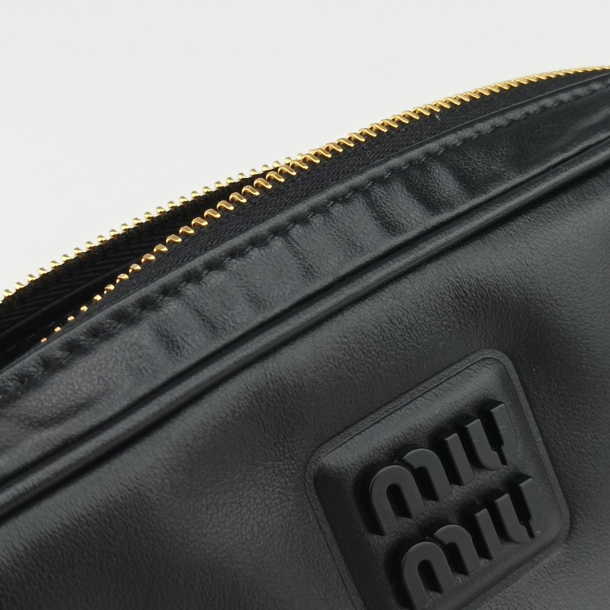 Secondhand Miu Miu Logo belt Black leather  bum bag/waist bag | stylenewstar