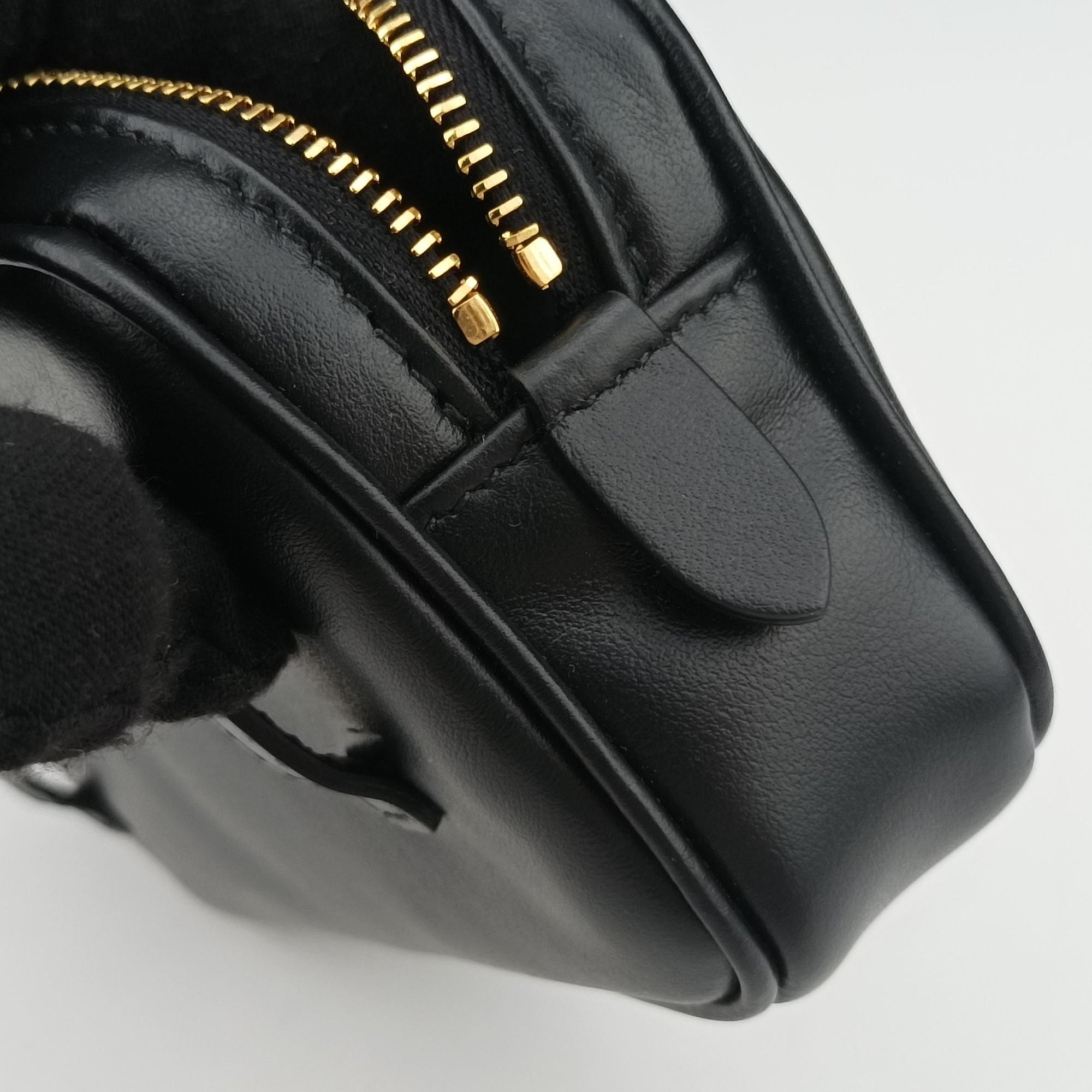Secondhand Miu Miu Logo belt Black leather  bum bag/waist bag | stylenewstar