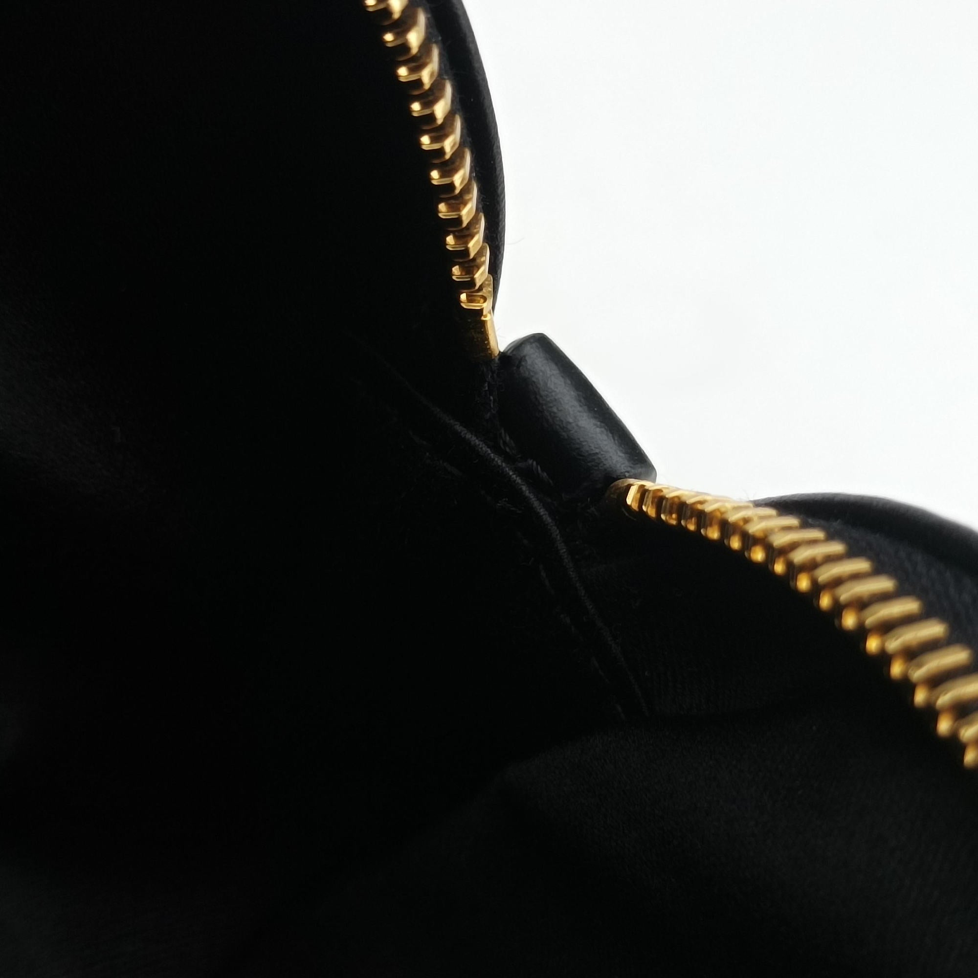 Secondhand Miu Miu Logo belt Black leather  bum bag/waist bag | stylenewstar