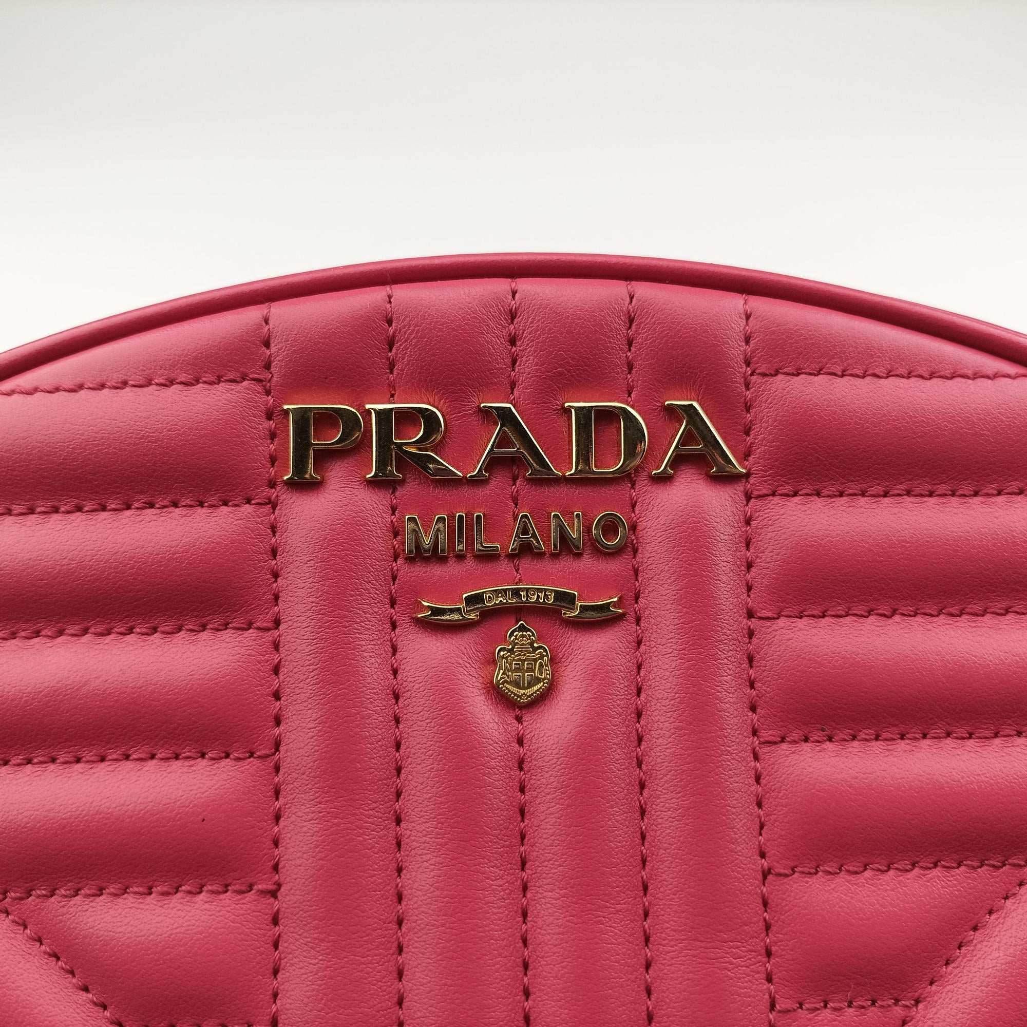 Vintage Prada Impunture Diagramme Oval Pink leather 1BH131 shoulderbag | stylenewstar