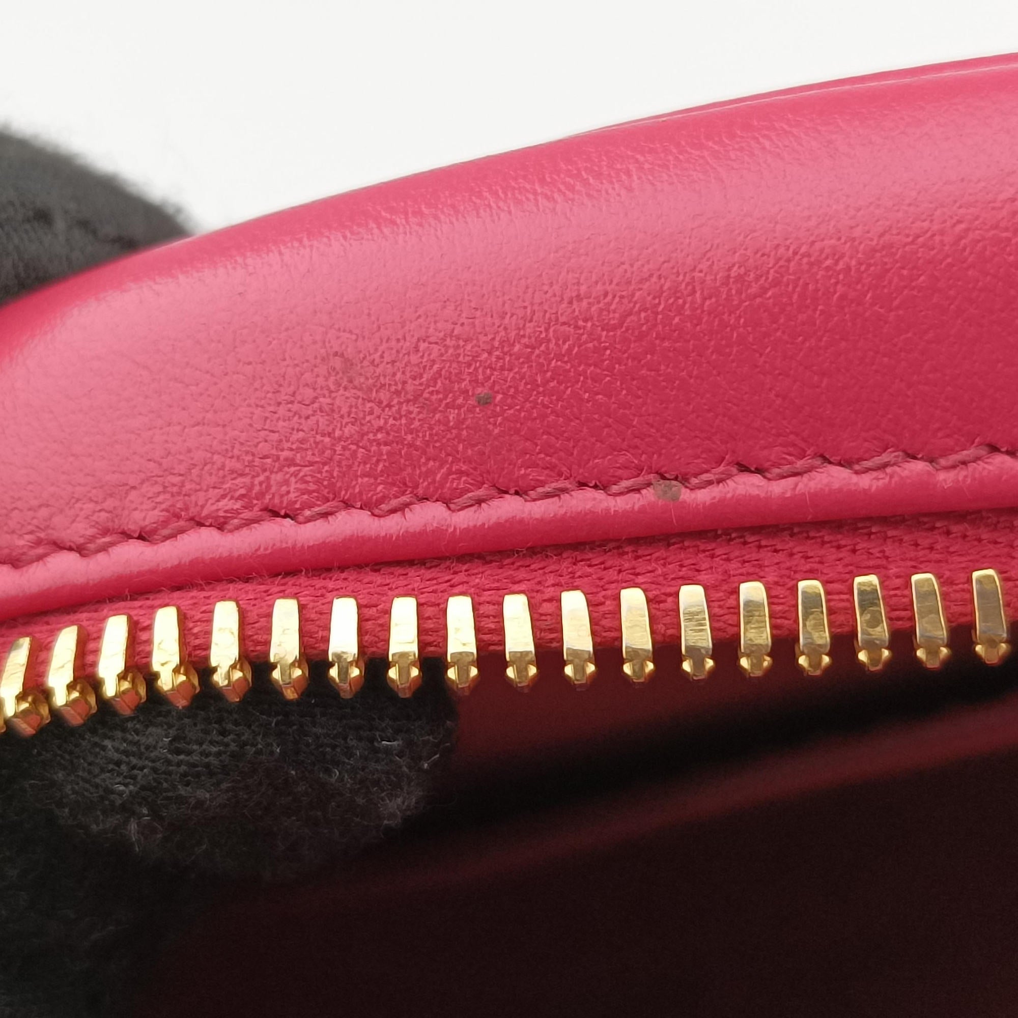 Vintage Prada Impunture Diagramme Oval Pink leather 1BH131 shoulderbag | stylenewstar