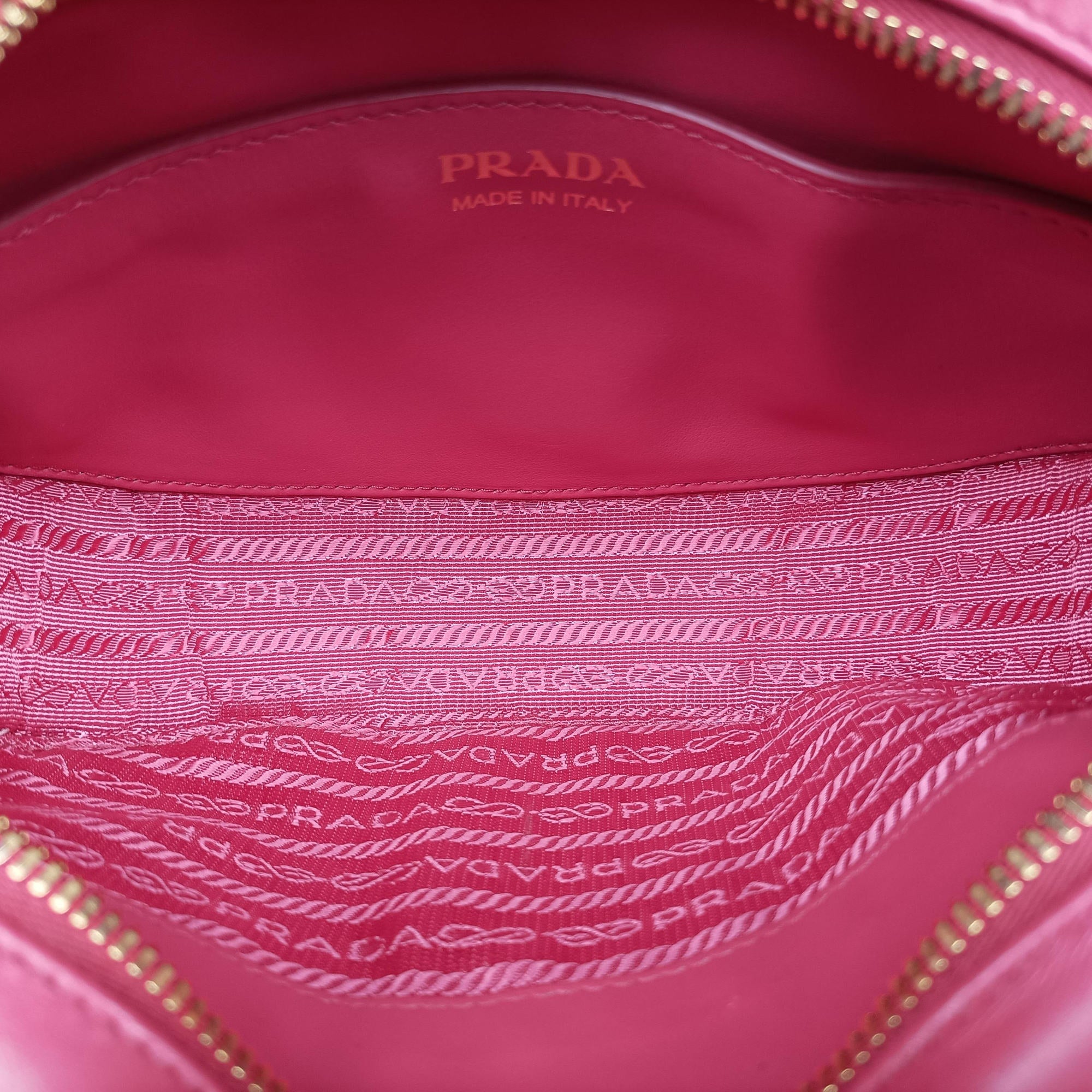 Vintage Prada Impunture Diagramme Oval Pink leather 1BH131 shoulderbag | stylenewstar