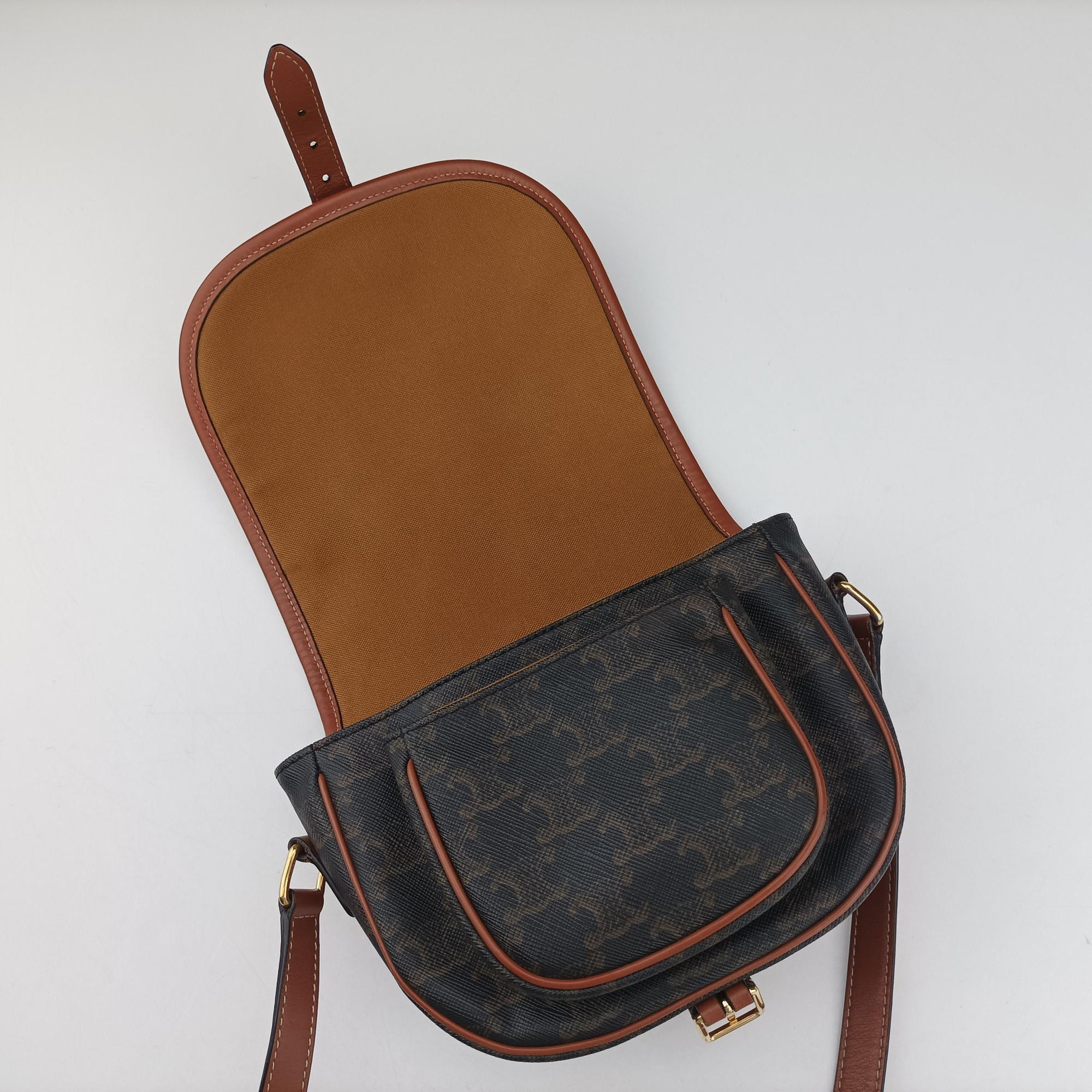 Pre-owned Celine FOLCO Triomphe Brown PVC coated canvas  shoulderbag | stylenewstar