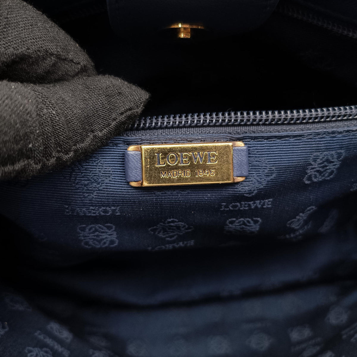Pre-owned Loewe Anagram Navy Nappa Leather  shoulderbag | stylenewstar