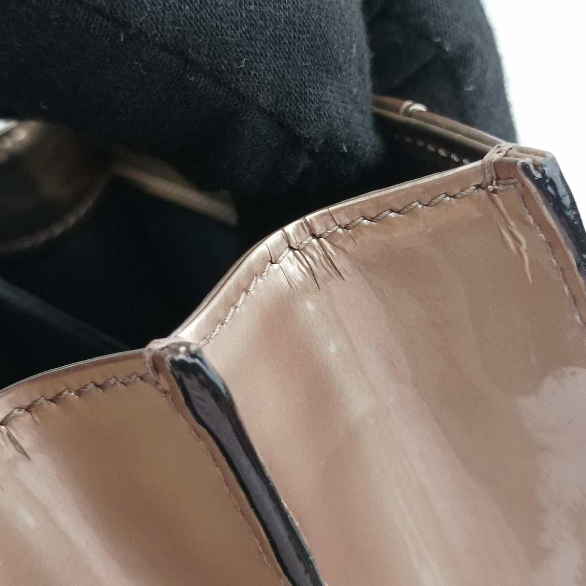 Secondhand Bvlgari SERPENTI FOREVER Golden Patent  shoulderbag | stylenewstar