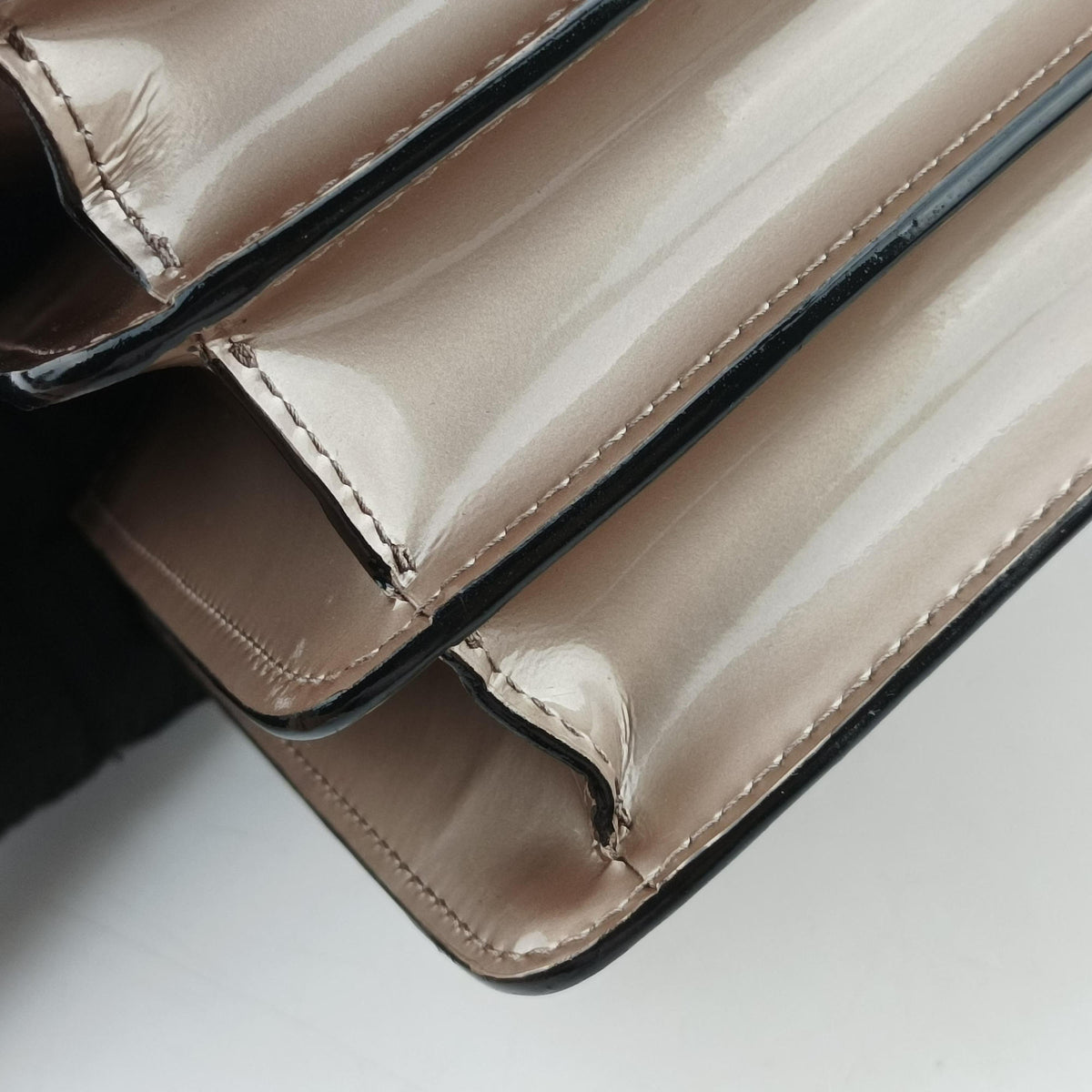 Secondhand Bvlgari SERPENTI FOREVER Golden Patent  shoulderbag | stylenewstar