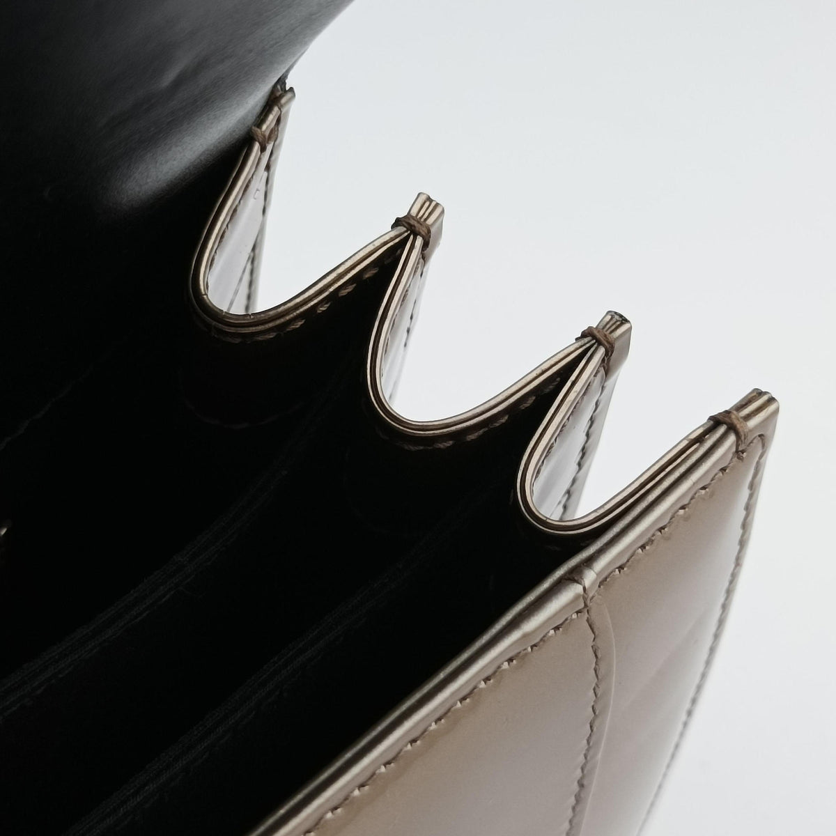 Secondhand Bvlgari SERPENTI FOREVER Golden Patent  shoulderbag | stylenewstar