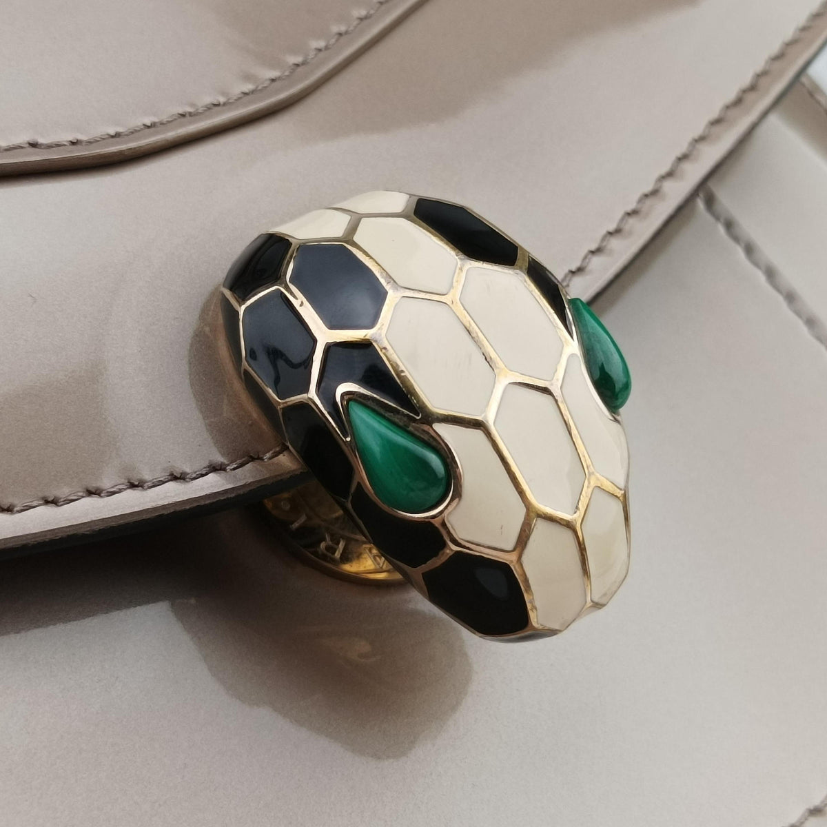 Secondhand Bvlgari SERPENTI FOREVER Golden Patent  shoulderbag | stylenewstar