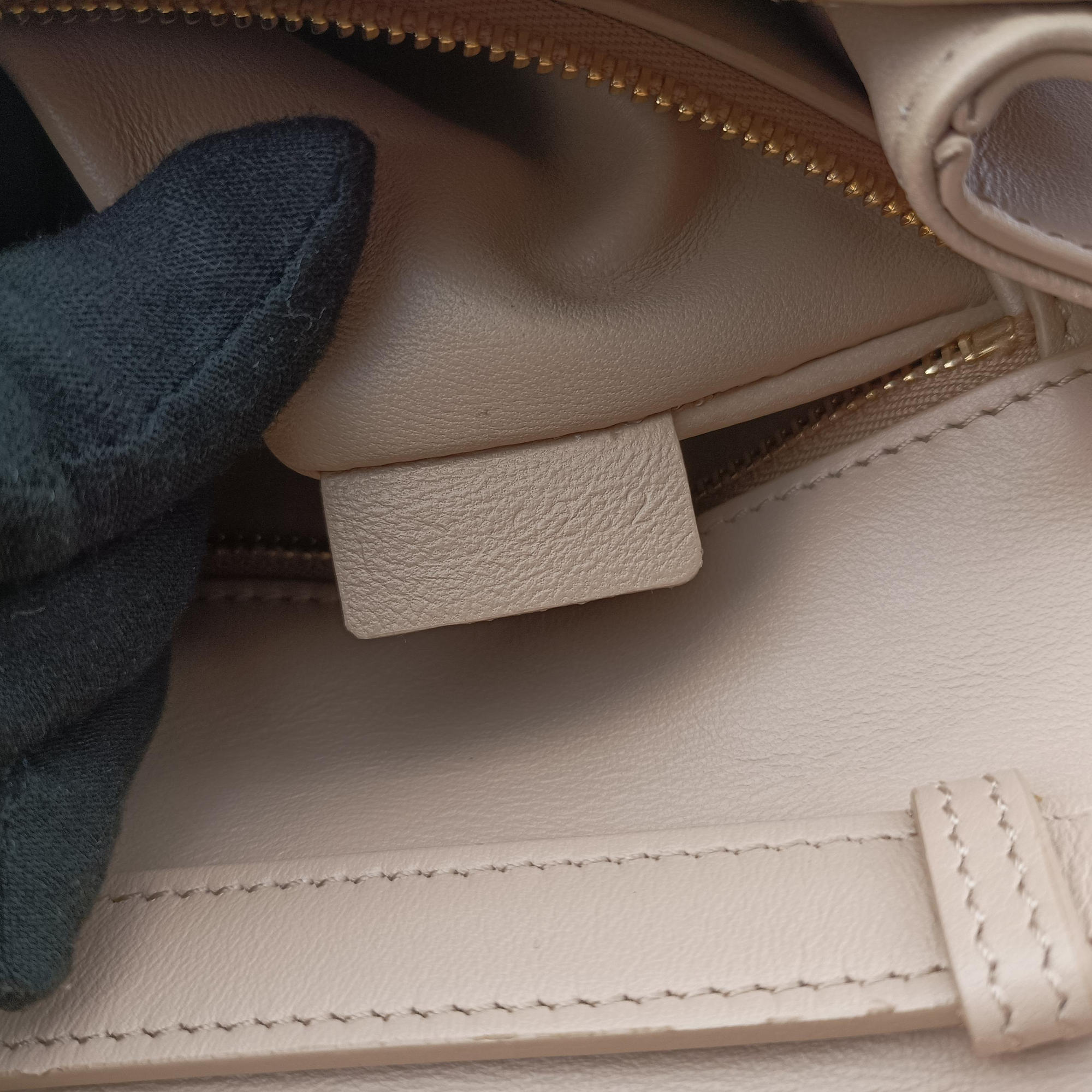 Pre-owned Celine Taboo Medium Beige leather 196583 shoulderbag | stylenewstar