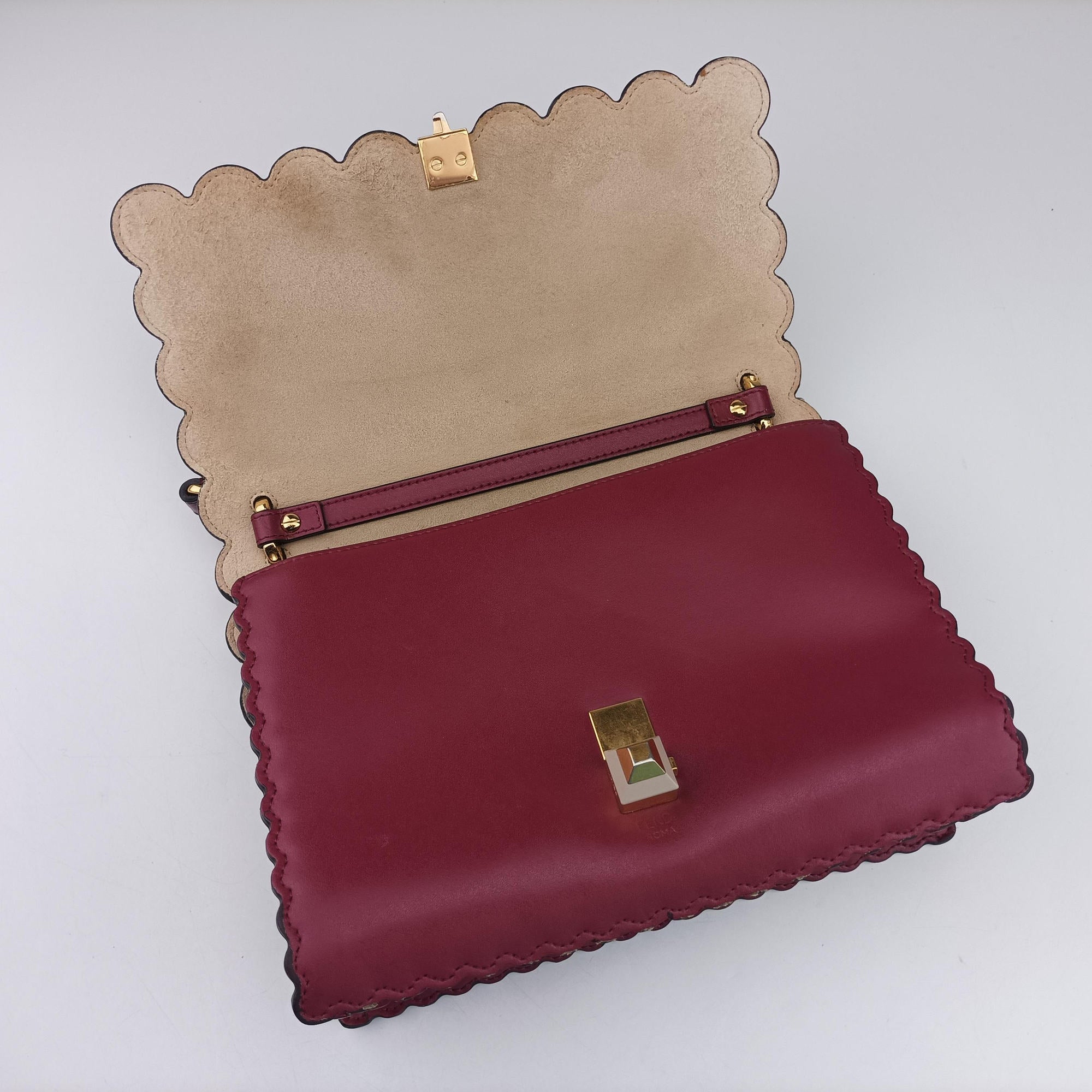 Secondhand Fendi Kan I Burgundy Leather 8BT283 shoulderbag | stylenewstar