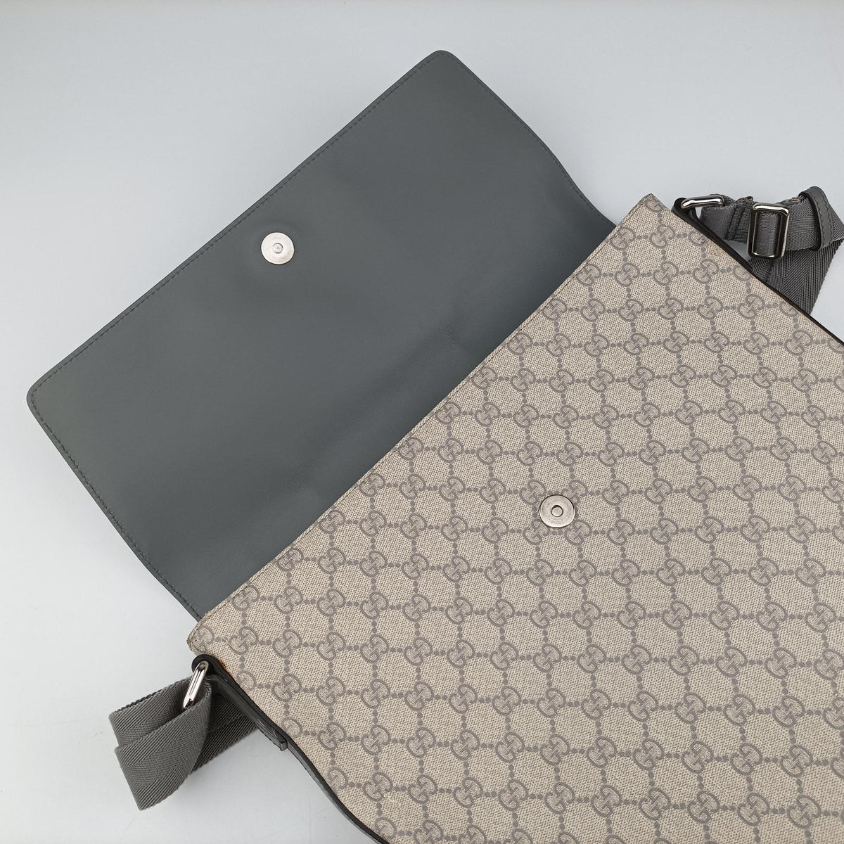Secondhand Gucci GG Supreme Messenger Beige×gray PVC coated canvas×leather 353429 shoulderbag | stylenewstar