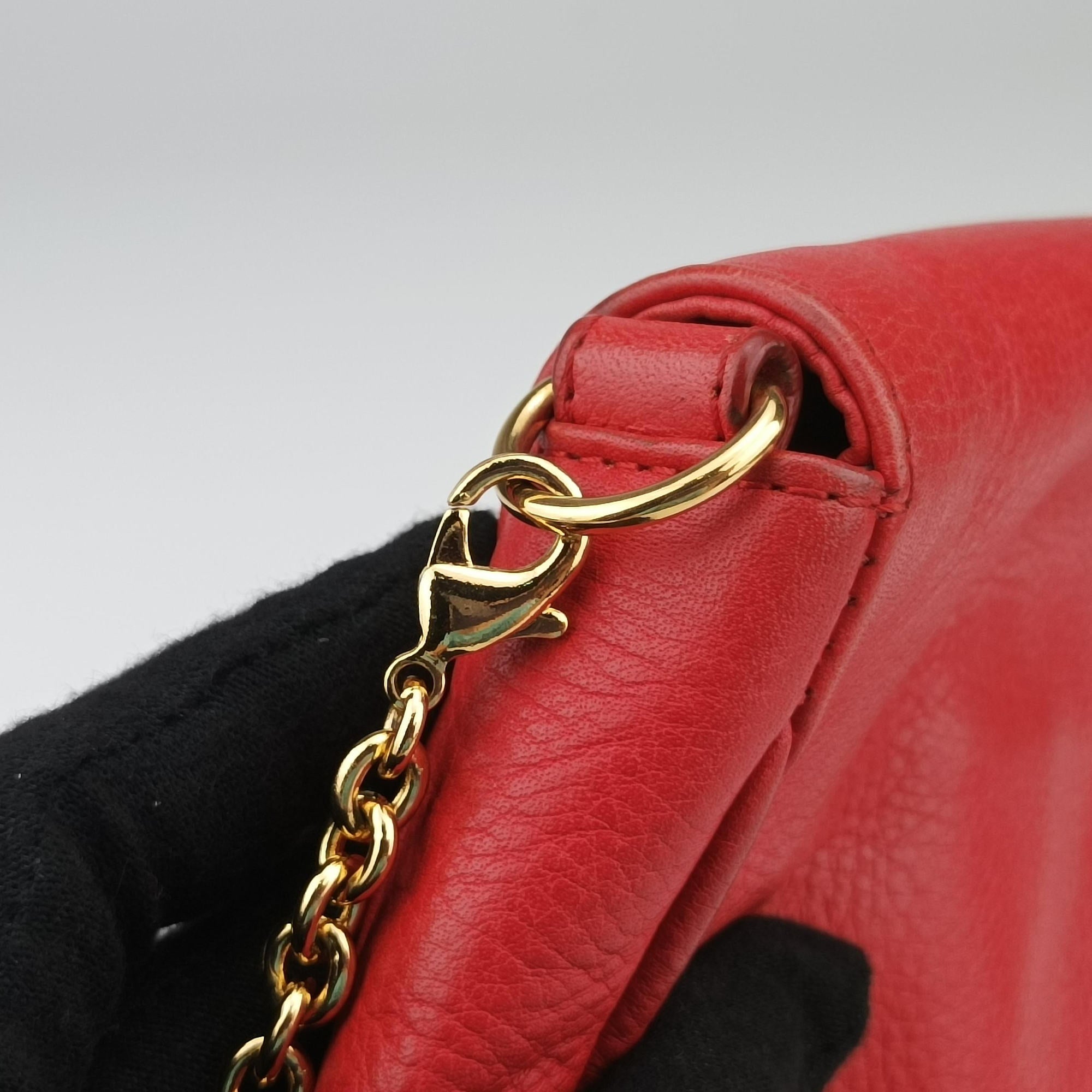 Pre-owned Fendi Fendista Pochette Red Leather 8M0276 shoulderbag | stylenewstar