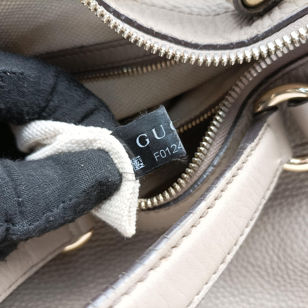 Pre-owned Gucci Soho Cerarus Grey Leather 282302 handbag | stylenewstar
