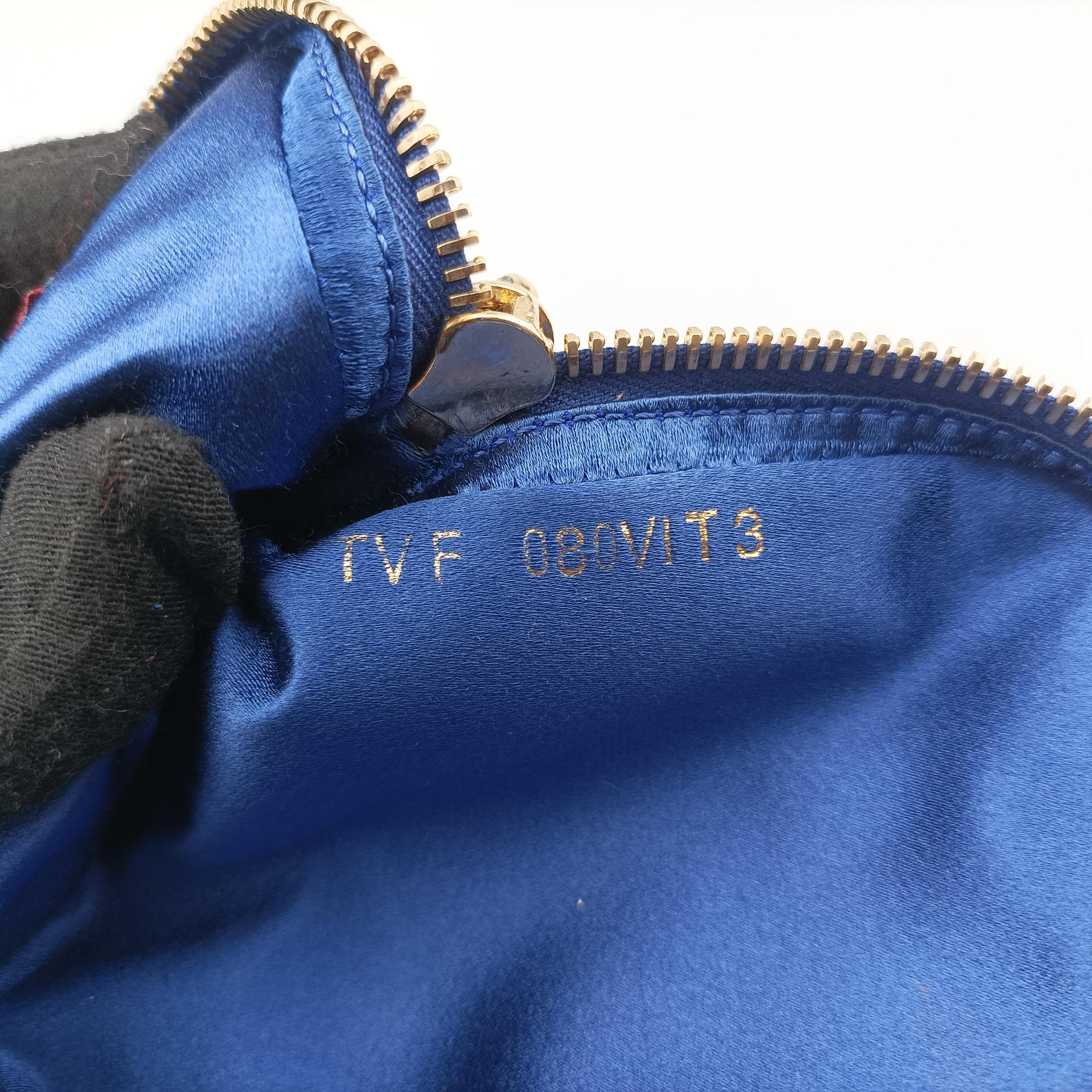 Pre-owned Valentino Rockstud Blue Leather  shoulderbag | stylenewstar