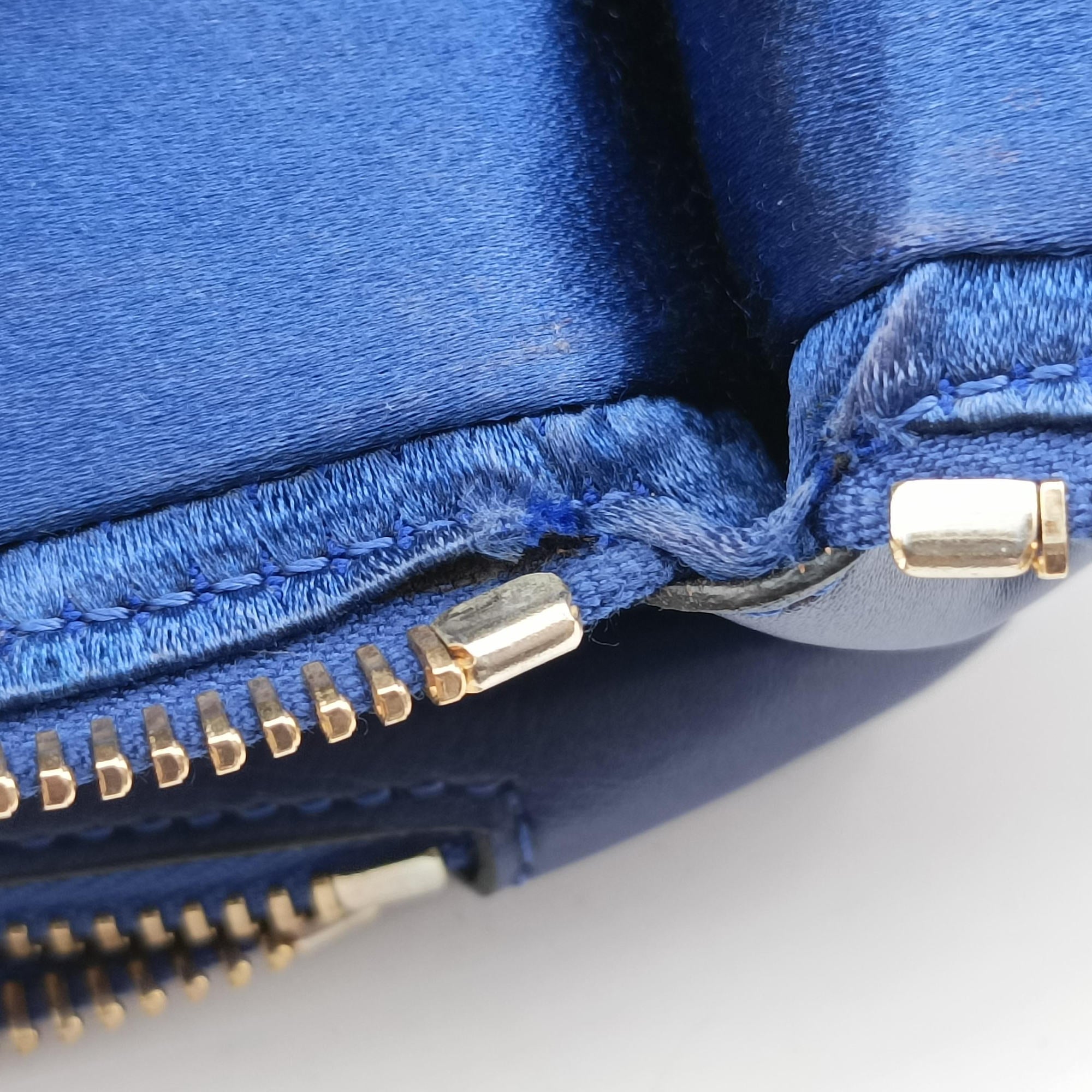 Pre-owned Valentino Rockstud Blue Leather  shoulderbag | stylenewstar