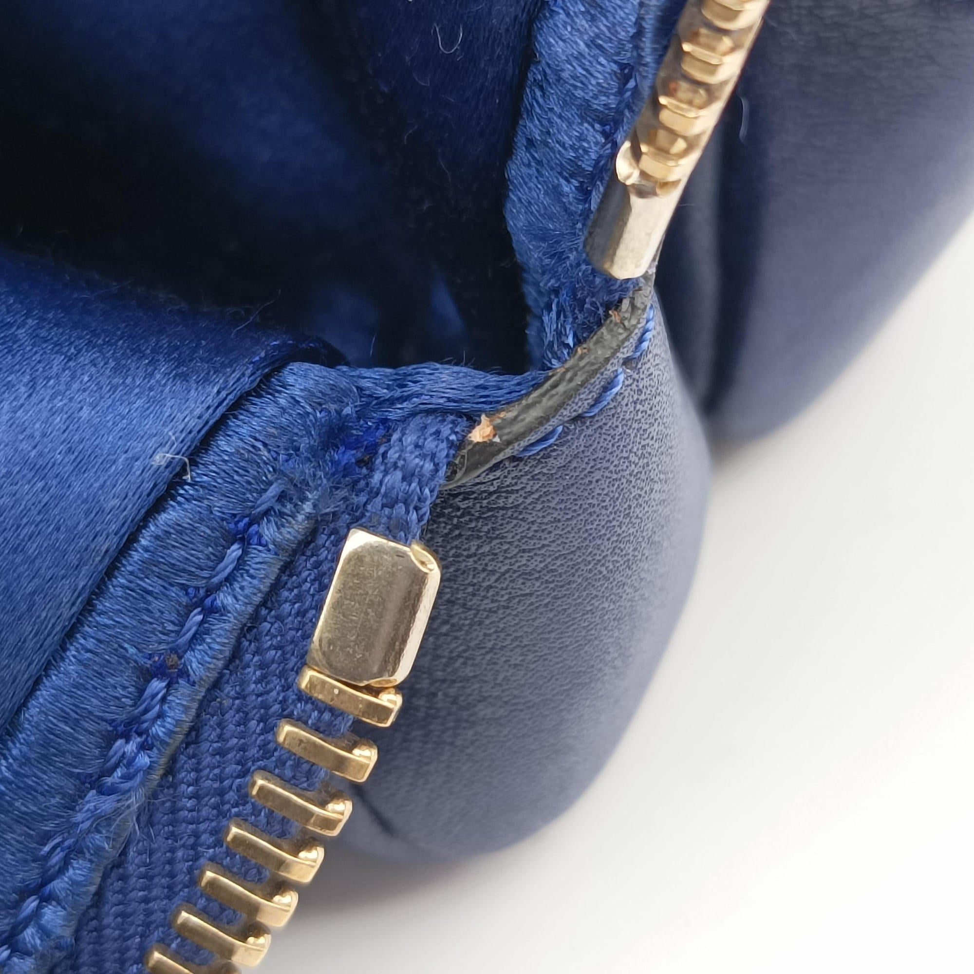 Pre-owned Valentino Rockstud Blue Leather  shoulderbag | stylenewstar