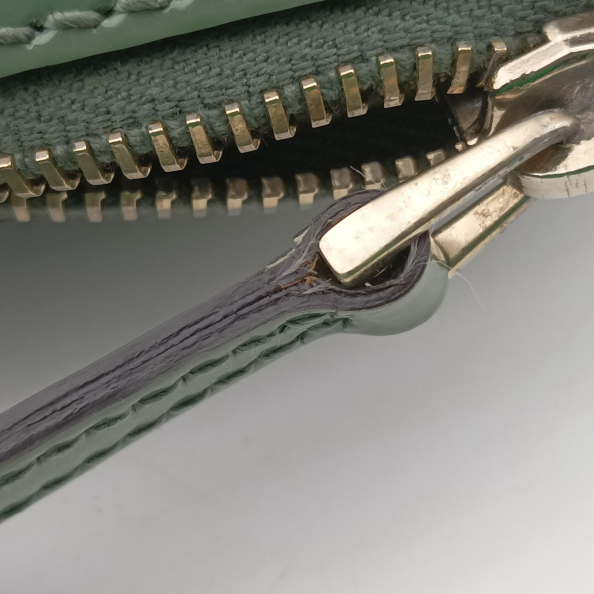 Pre-owned Gucci Microguccissima Green Patent Leather 309614 handbag | stylenewstar