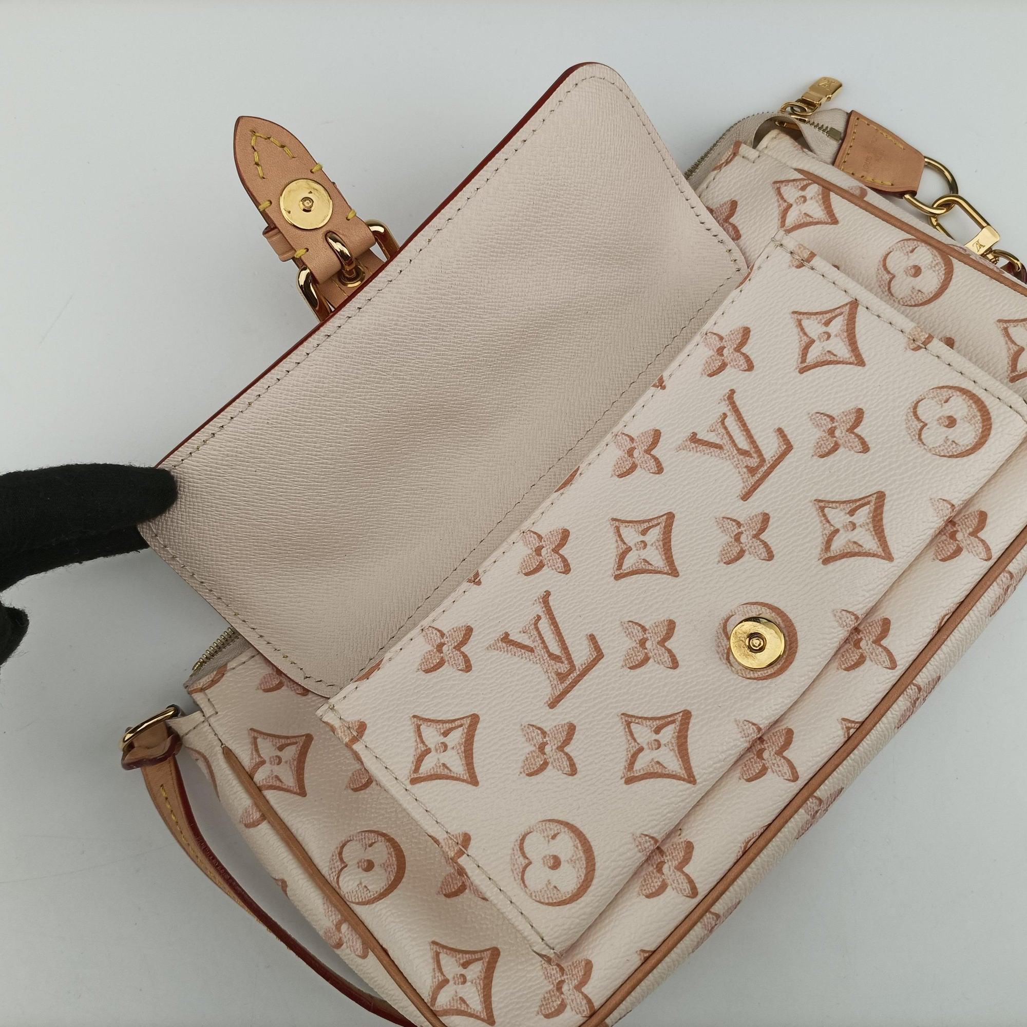 Pre-owned Louis Vuitton Maxi Pochette Accessoires Ivory x Brown PVC-coated canvas M20920 shoulderbag | stylenewstar