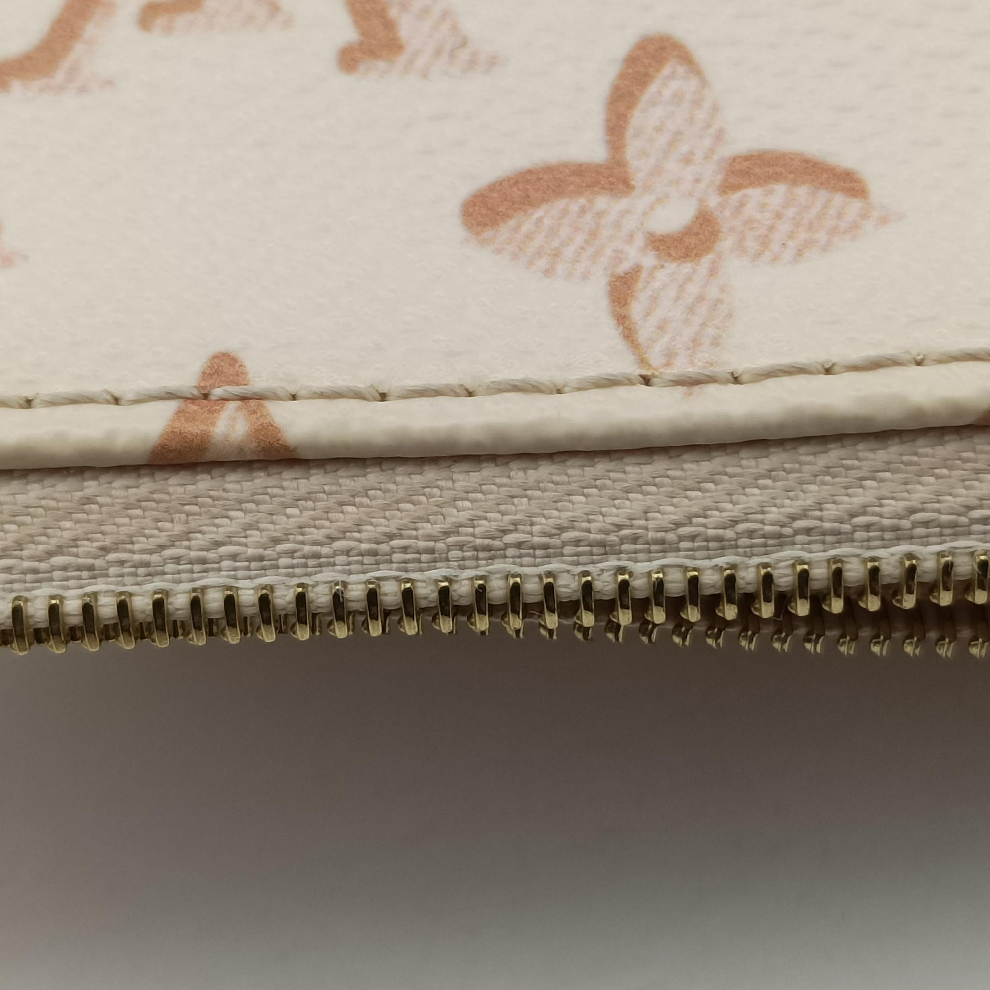 Pre-owned Louis Vuitton Maxi Pochette Accessoires Ivory x Brown PVC-coated canvas M20920 shoulderbag | stylenewstar