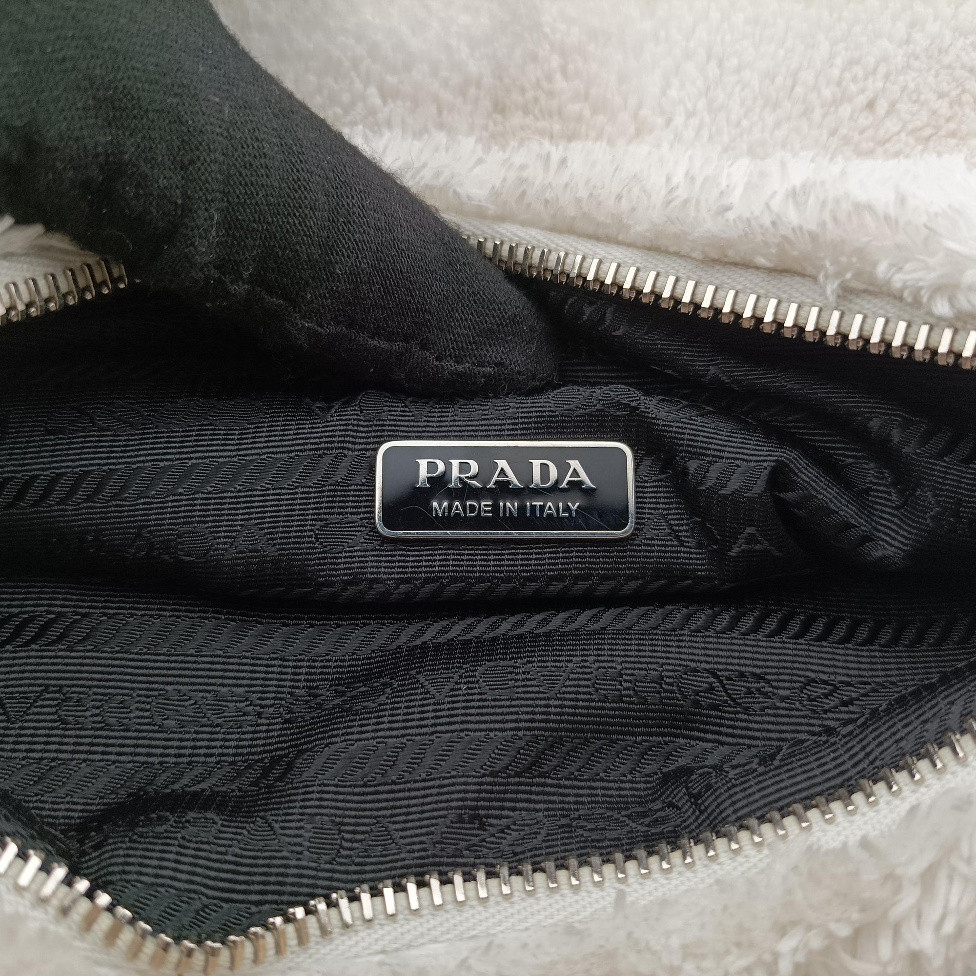 Vintage Prada Re-Edition2000 White Terry cloth 1NE515 handbag | stylenewstar