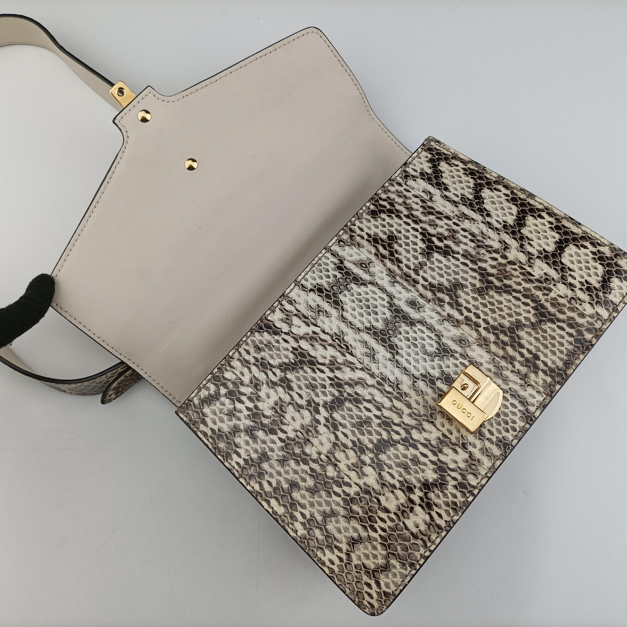 Pre-owned Gucci Sylvie Beige×Multi Snakeskin×Leather 421882 shoulderbag | stylenewstar