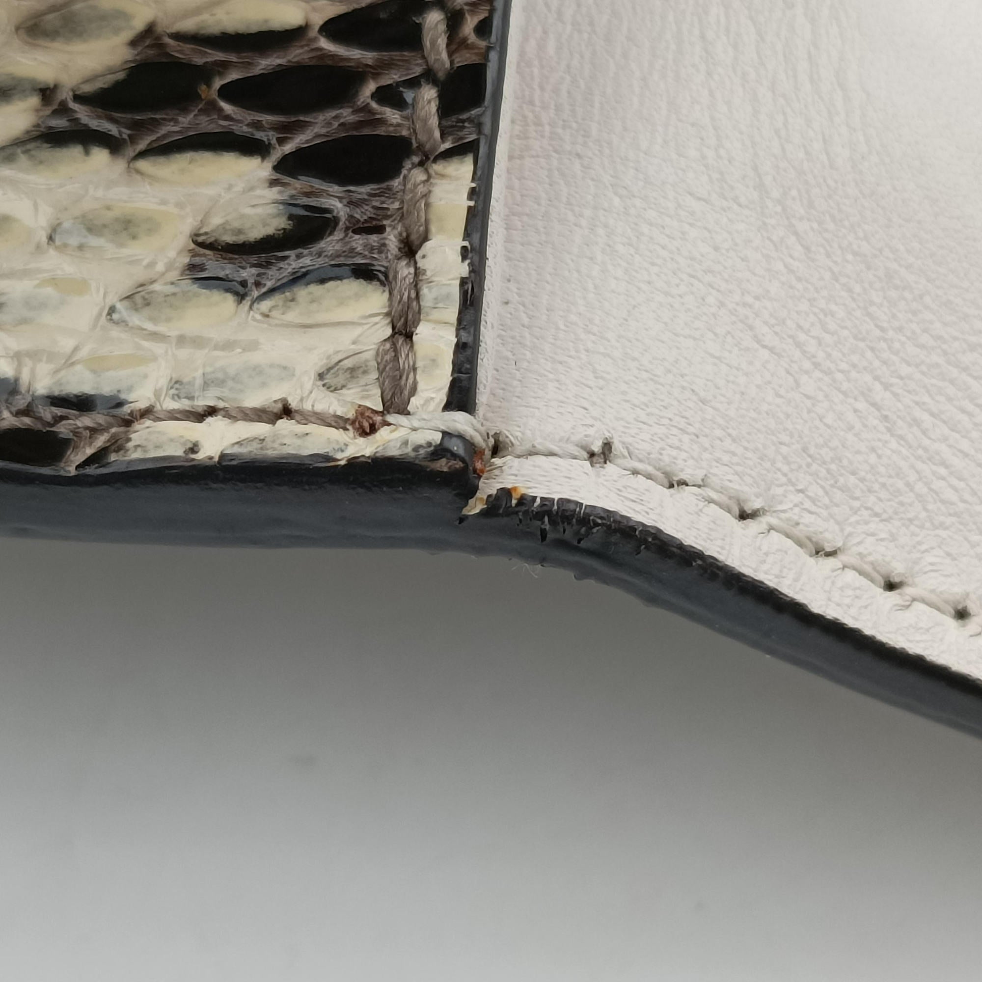 Pre-owned Gucci Sylvie Beige×Multi Snakeskin×Leather 421882 shoulderbag | stylenewstar