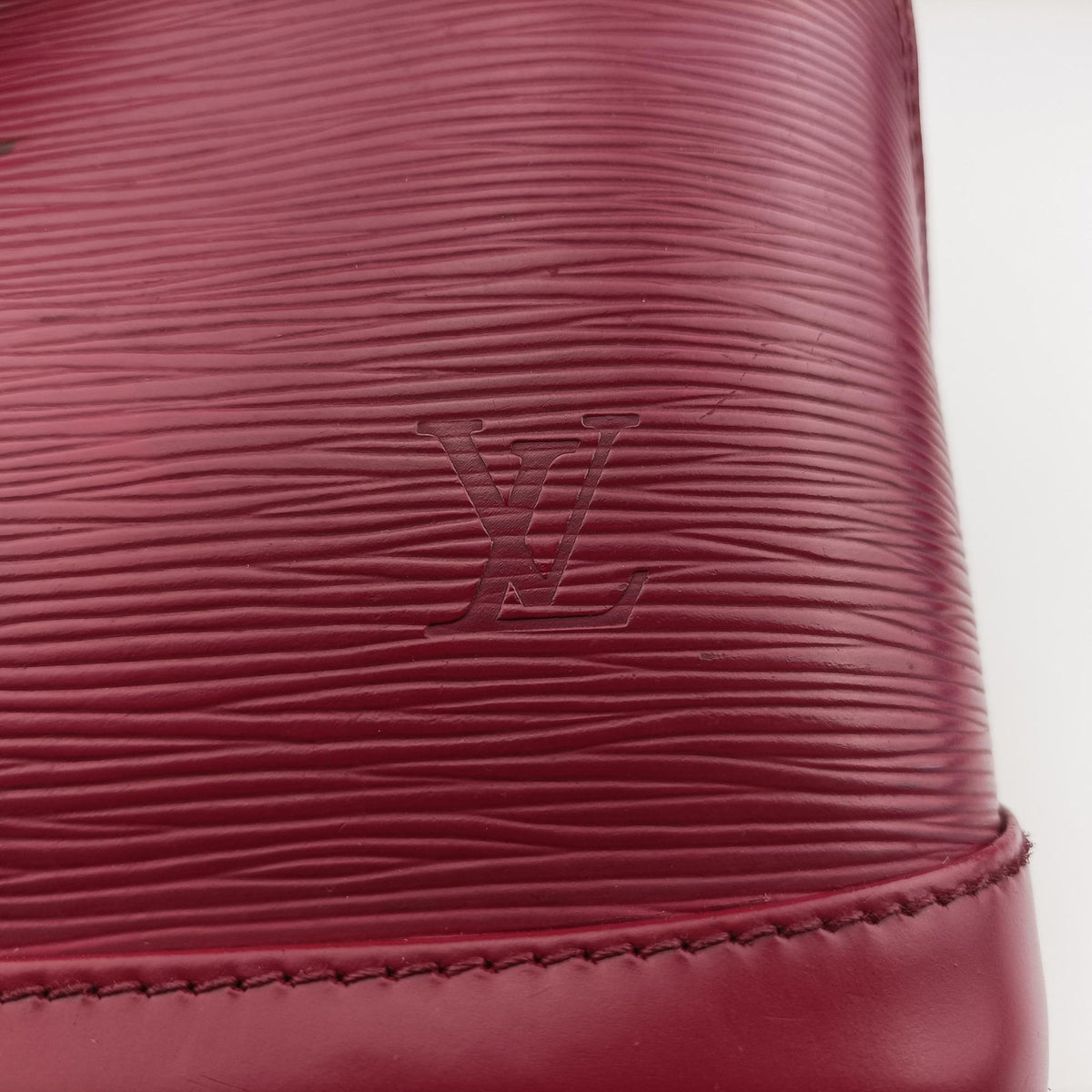 Secondhand Louis Vuitton Alma PM FUCHSIA Epi M40490 handbag | stylenewstar
