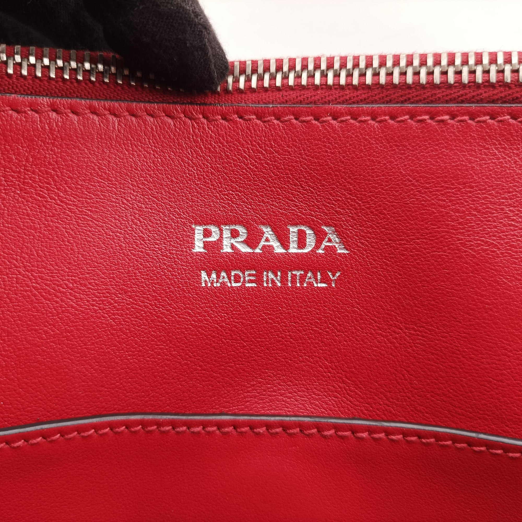 Pre-owned Prada Concept Red Leather 1BA175 shoulderbag | stylenewstar