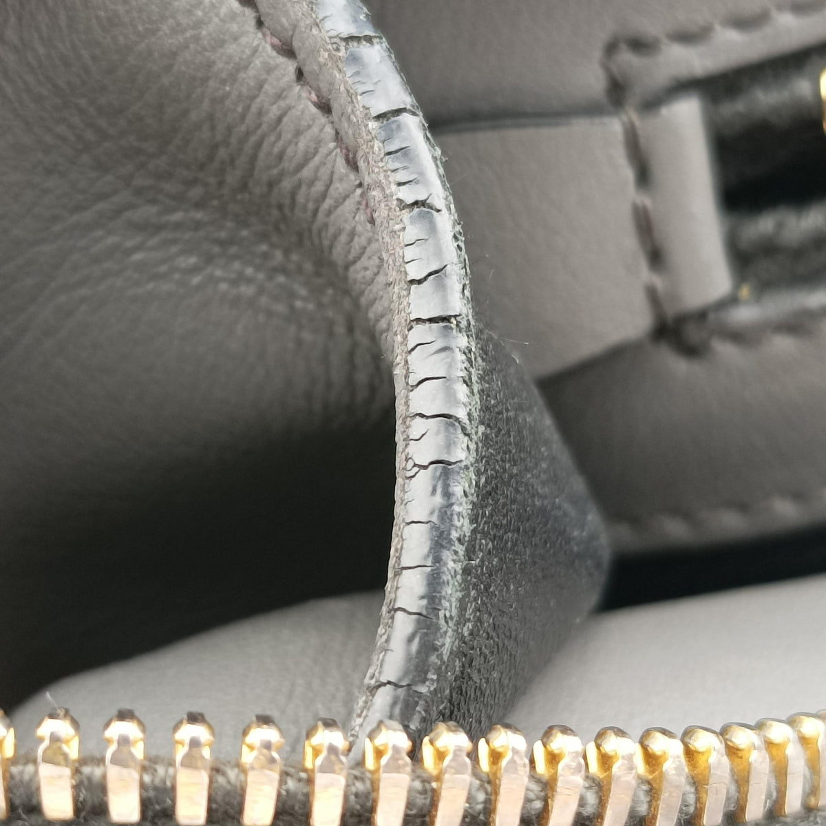 Secondhand Prada Esplanade Grey SAFFIANO Leather 1BA045 shoulderbag | stylenewstar