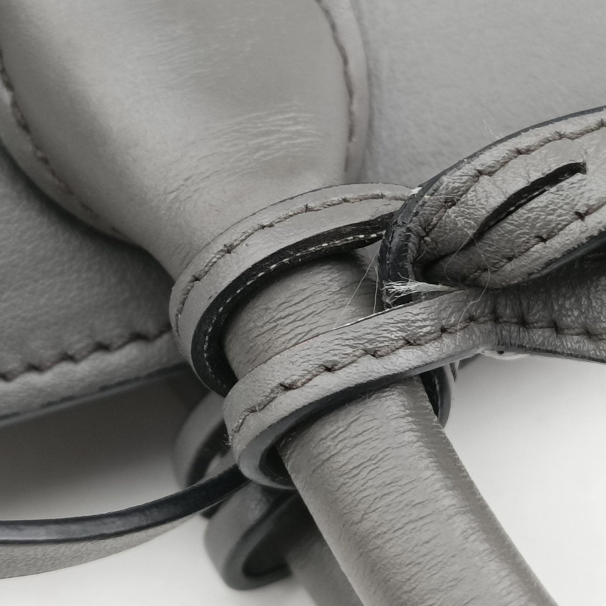 Secondhand Prada Esplanade Grey SAFFIANO Leather 1BA045 shoulderbag | stylenewstar