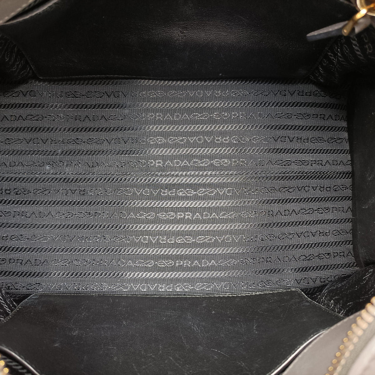 Secondhand Prada Esplanade Grey SAFFIANO Leather 1BA045 shoulderbag | stylenewstar