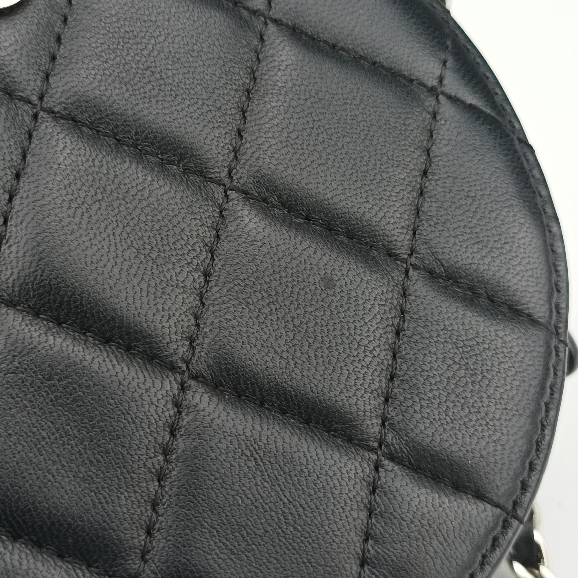 Secondhand Chanel Matelasse Round Black lambskin AP0245 shoulderbag | stylenewstar