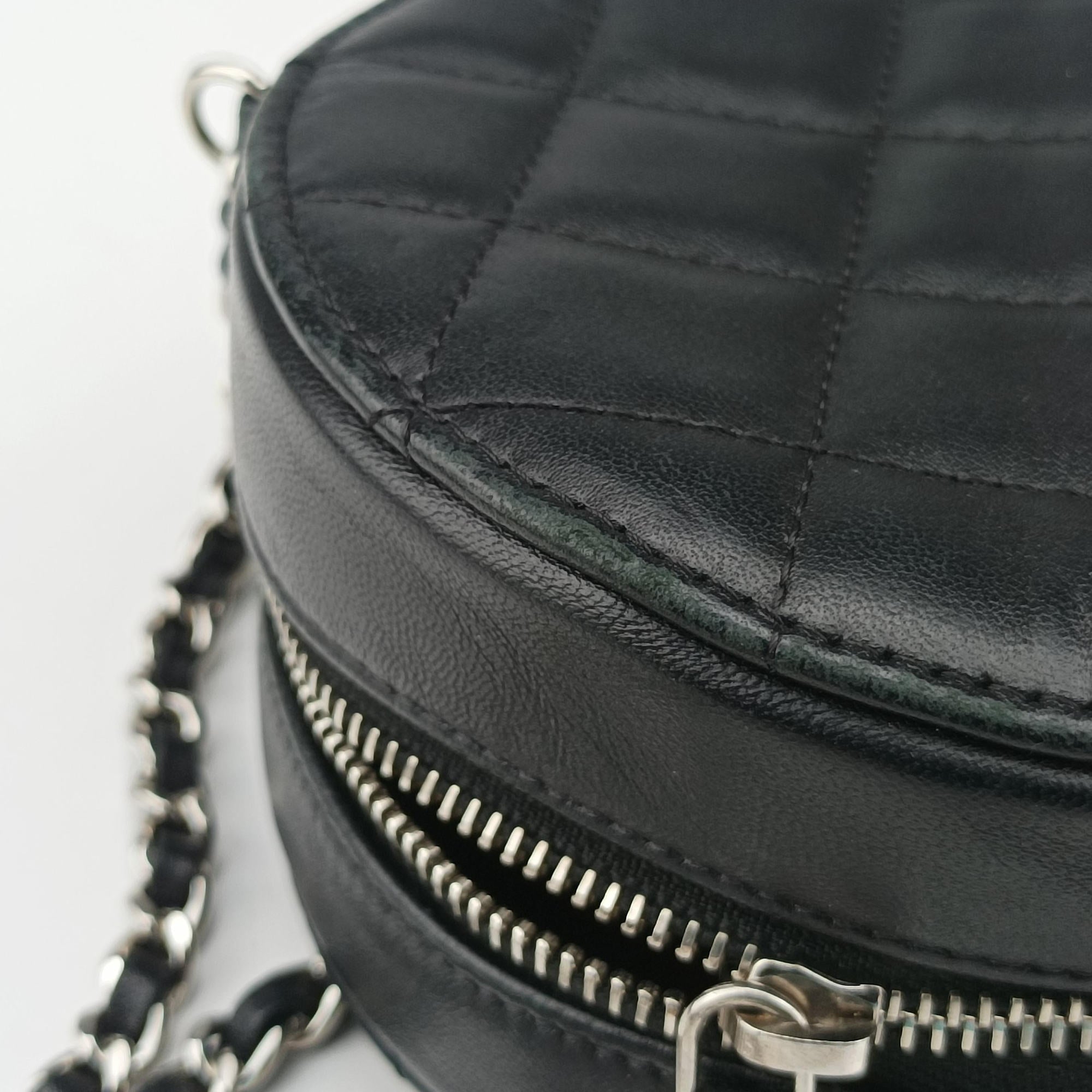 Secondhand Chanel Matelasse Round Black lambskin AP0245 shoulderbag | stylenewstar