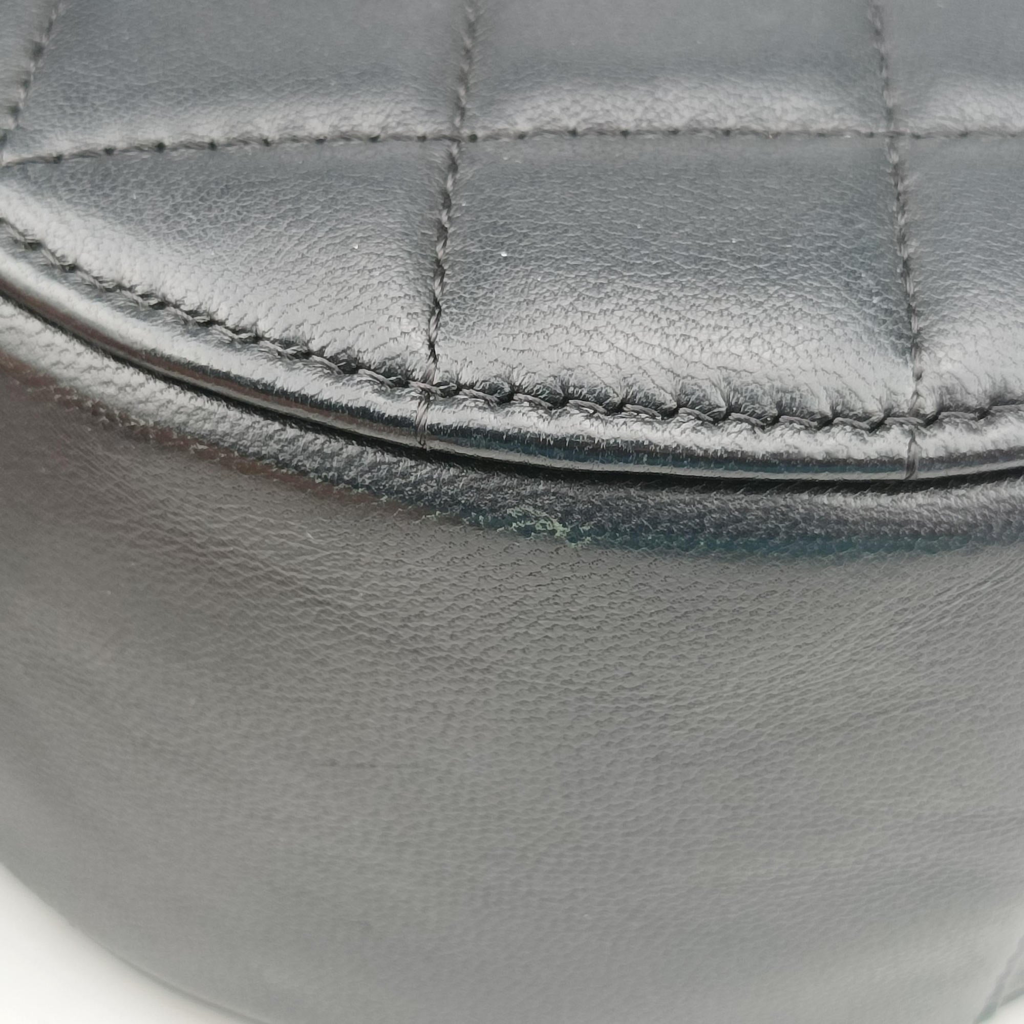 Secondhand Chanel Matelasse Round Black lambskin AP0245 shoulderbag | stylenewstar