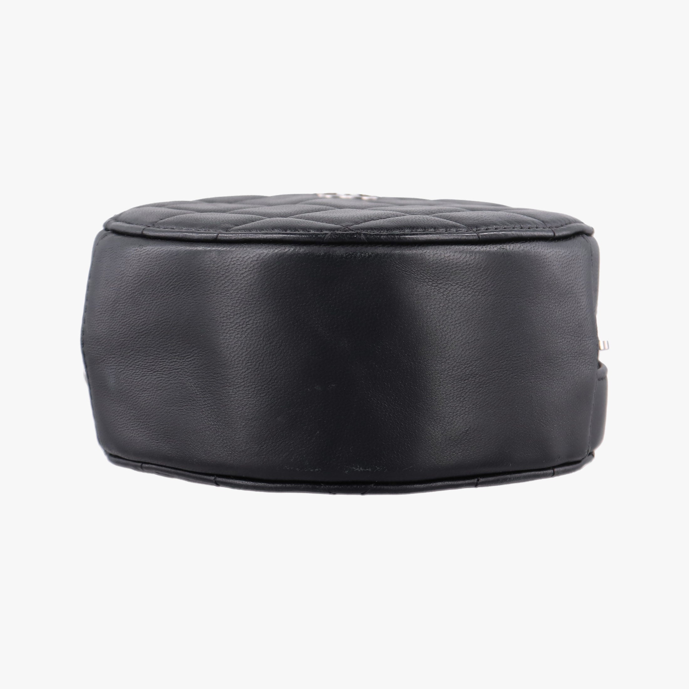 Secondhand Chanel Matelasse Round Black lambskin AP0245 shoulderbag | stylenewstar