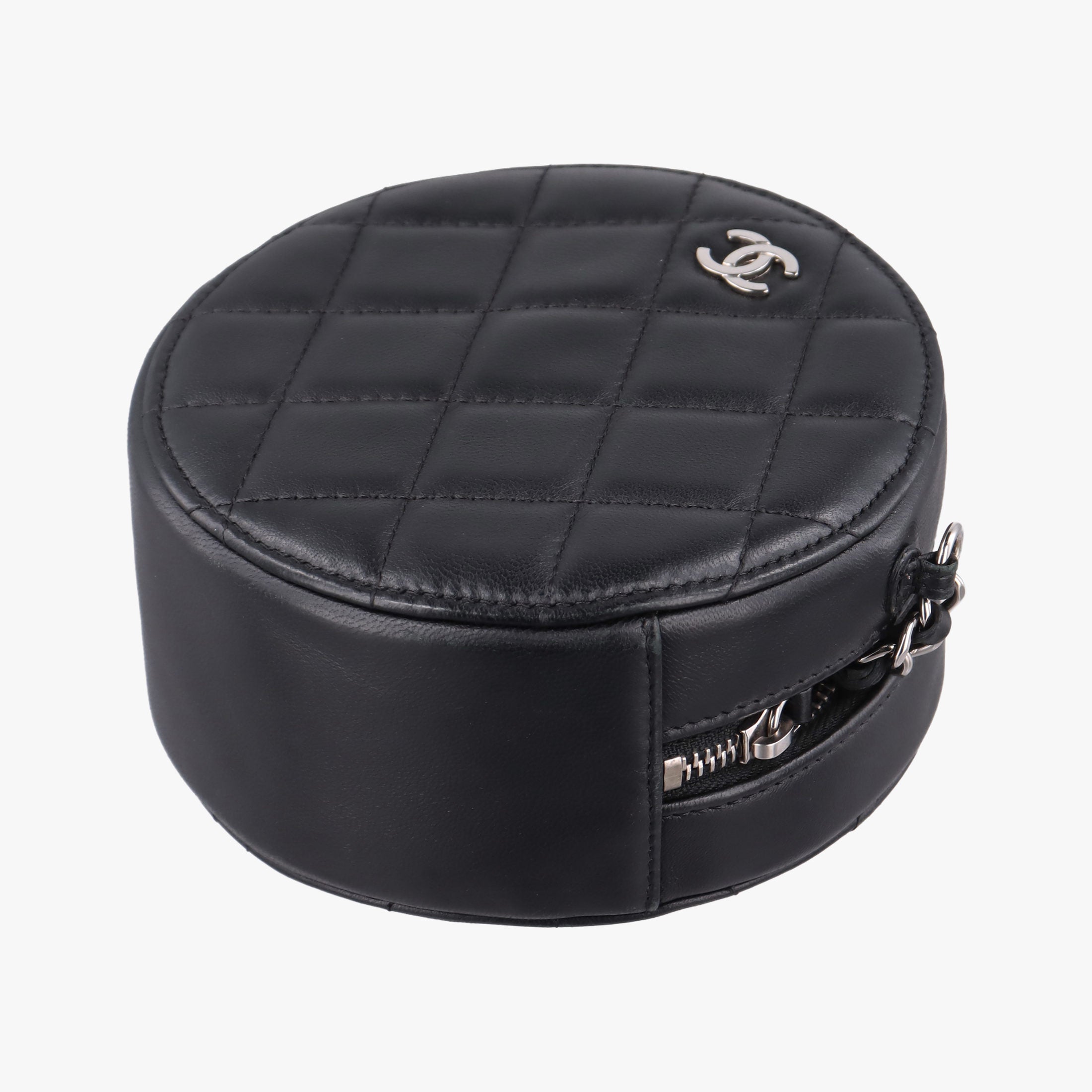 Secondhand Chanel Matelasse Round Black lambskin AP0245 shoulderbag | stylenewstar