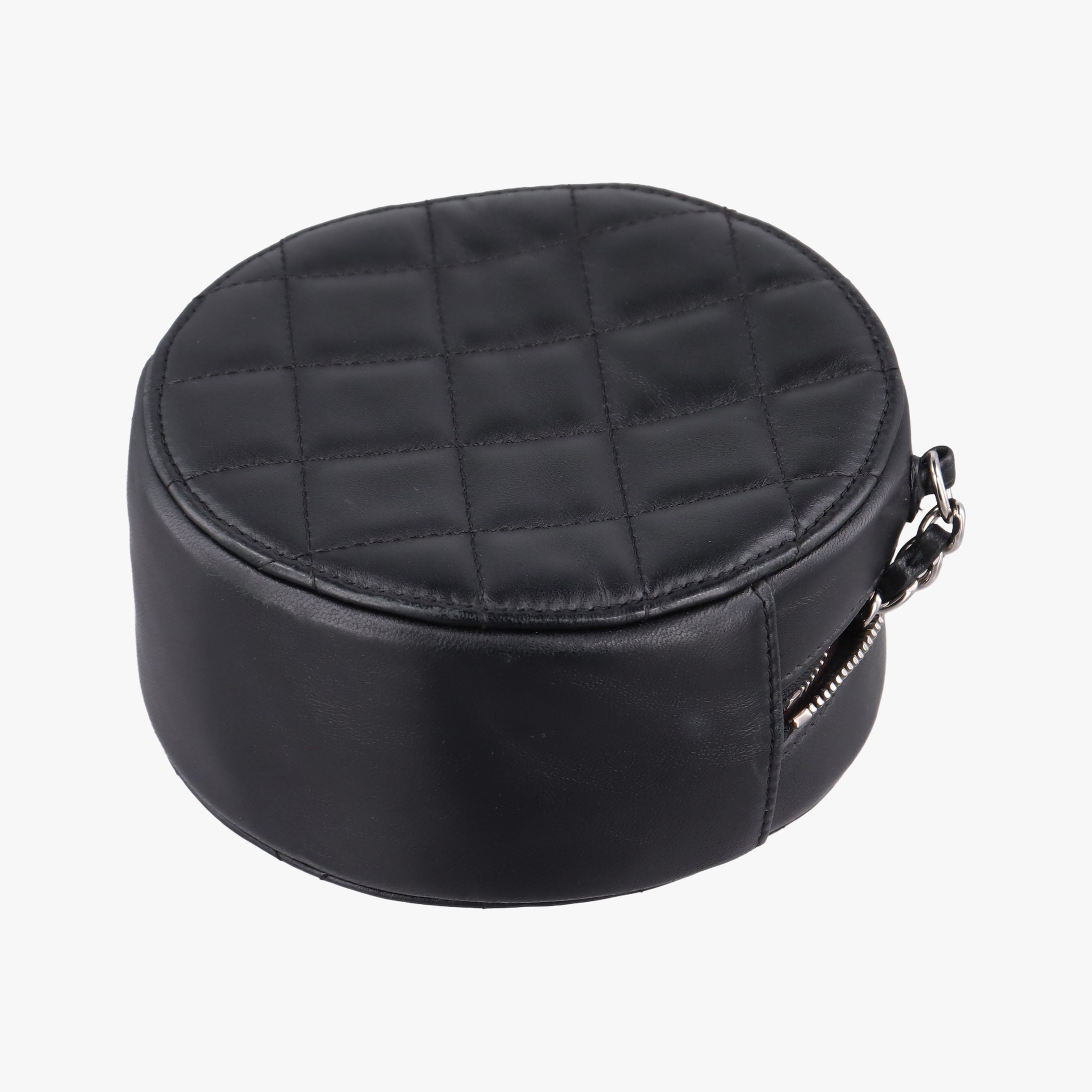 Secondhand Chanel Matelasse Round Black lambskin AP0245 shoulderbag | stylenewstar